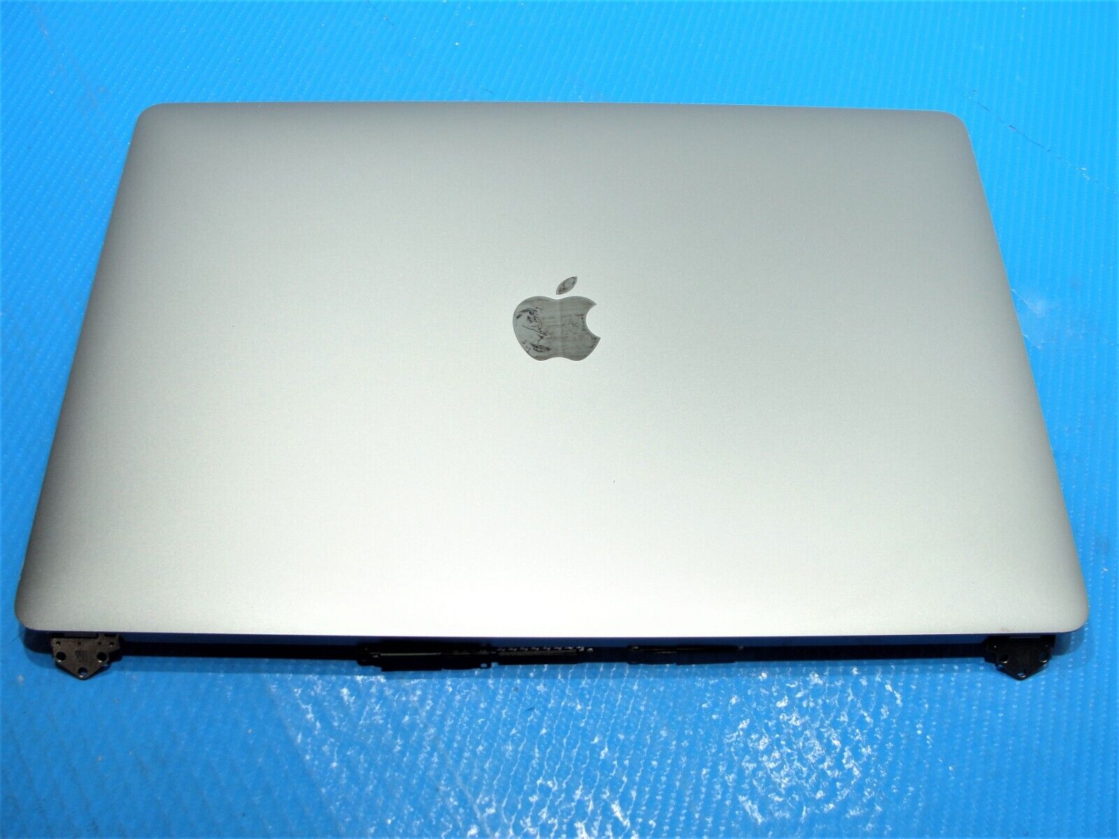 MacBook Pro A1990 15