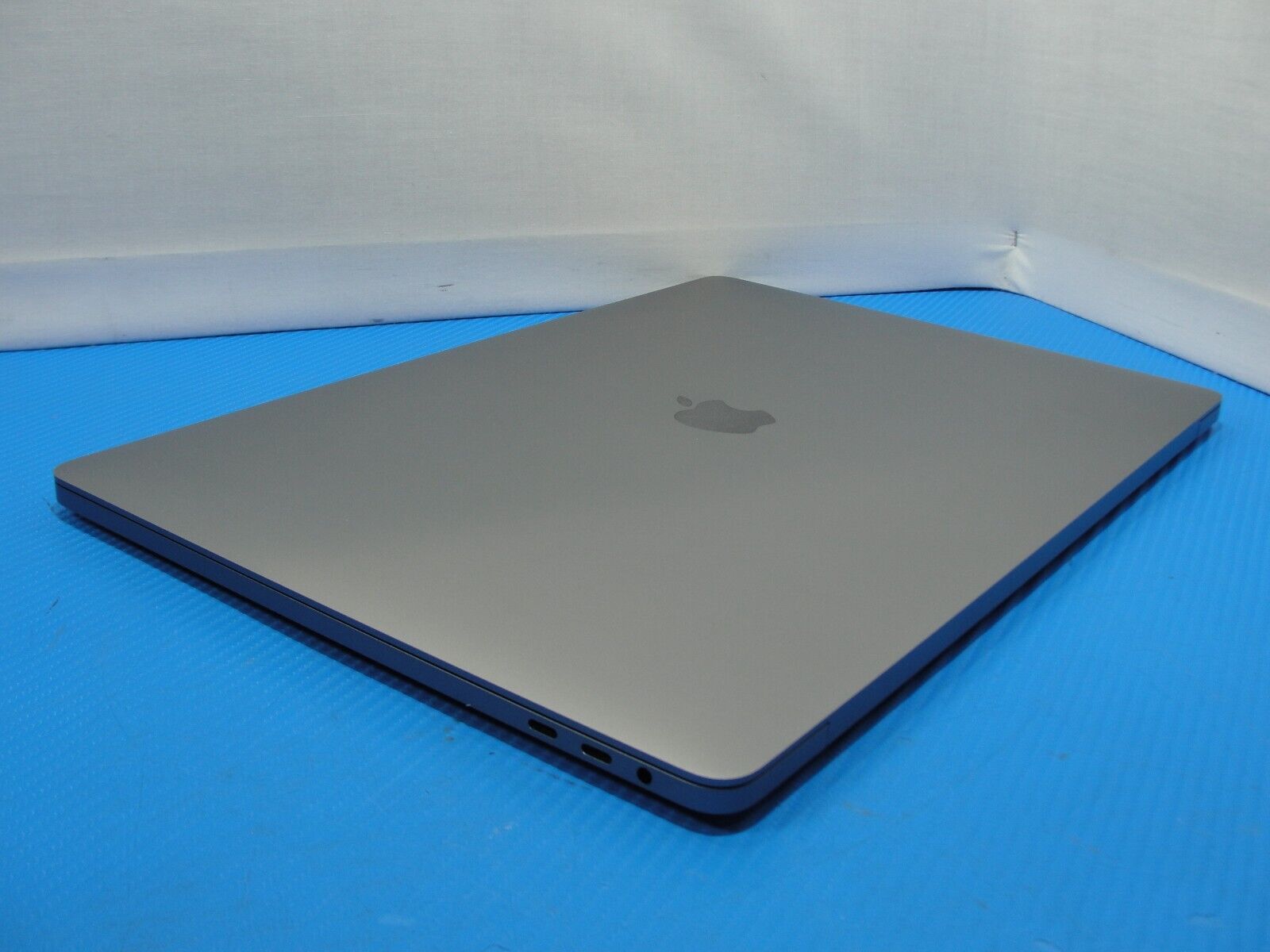 117 cycles Apple MacBook Pro 16 A2141 2019 Core i7-9 16GB 512GB Radeon Pro 5300M