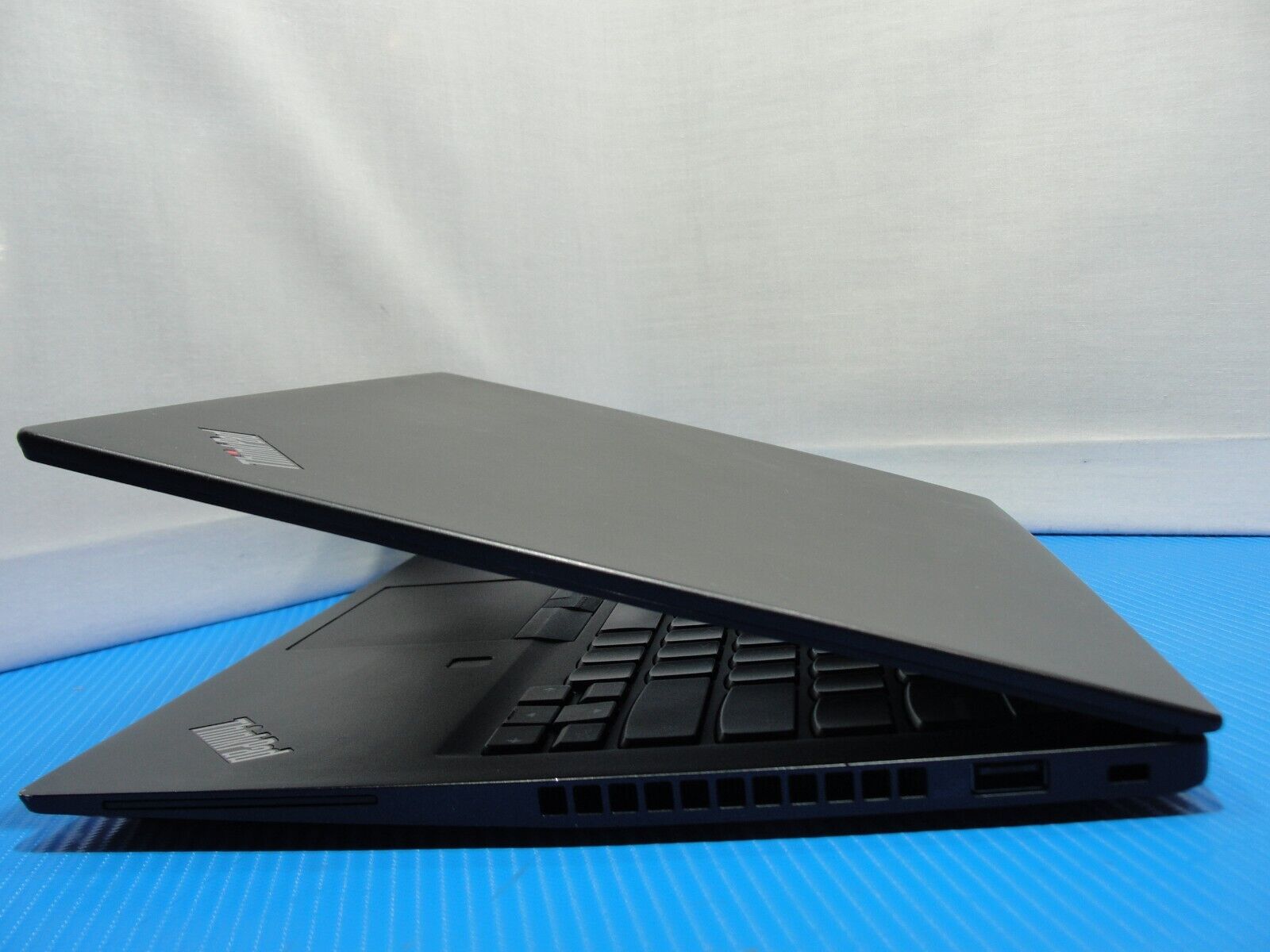 Lenovo ThinkPad T490s 14