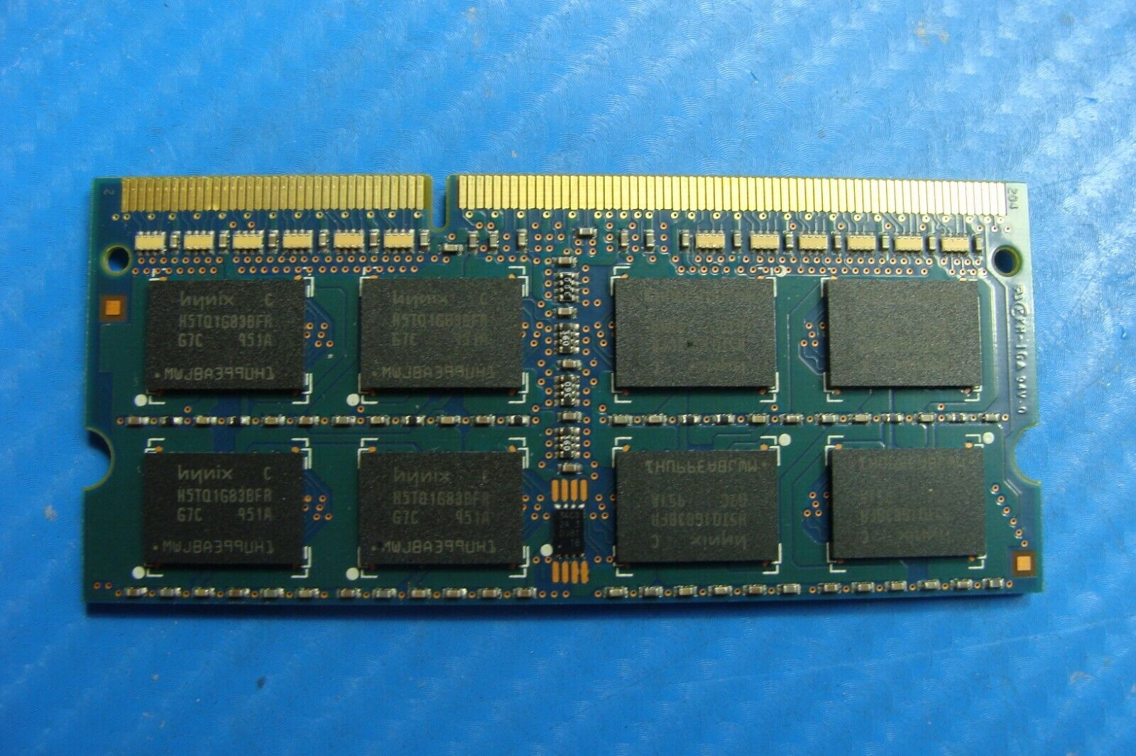 MacBook Pro A1297 So-Dimm Hynix 2GB Memory pc3-8500s-7-10-f2 hmt125s6bfr8c-g7 