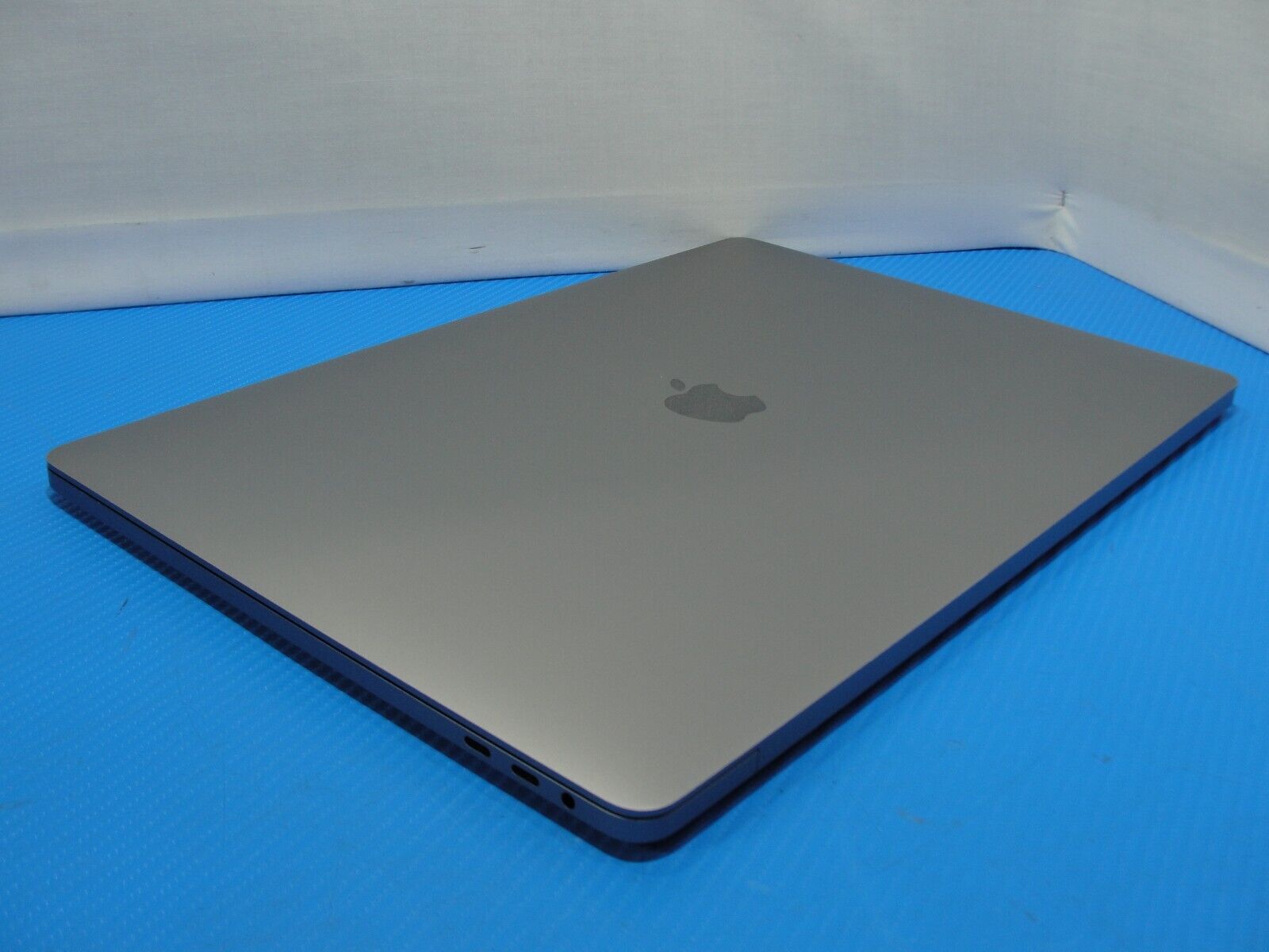 Apple MacBook Pro 16 2019 A2141 2.4GHz 8 Core i9-9980HK 16GB 1TB SSD 5500M 8GB