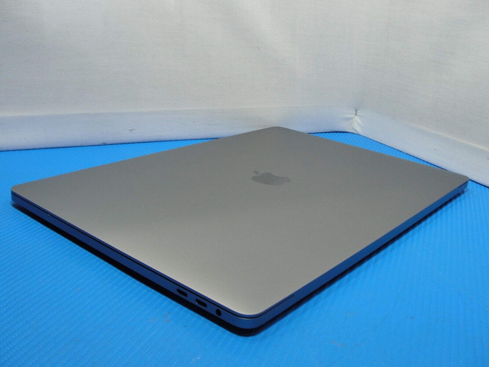 87 cycles Apple MacBook Pro 16 2019 A2141 Core i7-9 16GB 512GB Radeon Pro 5300M