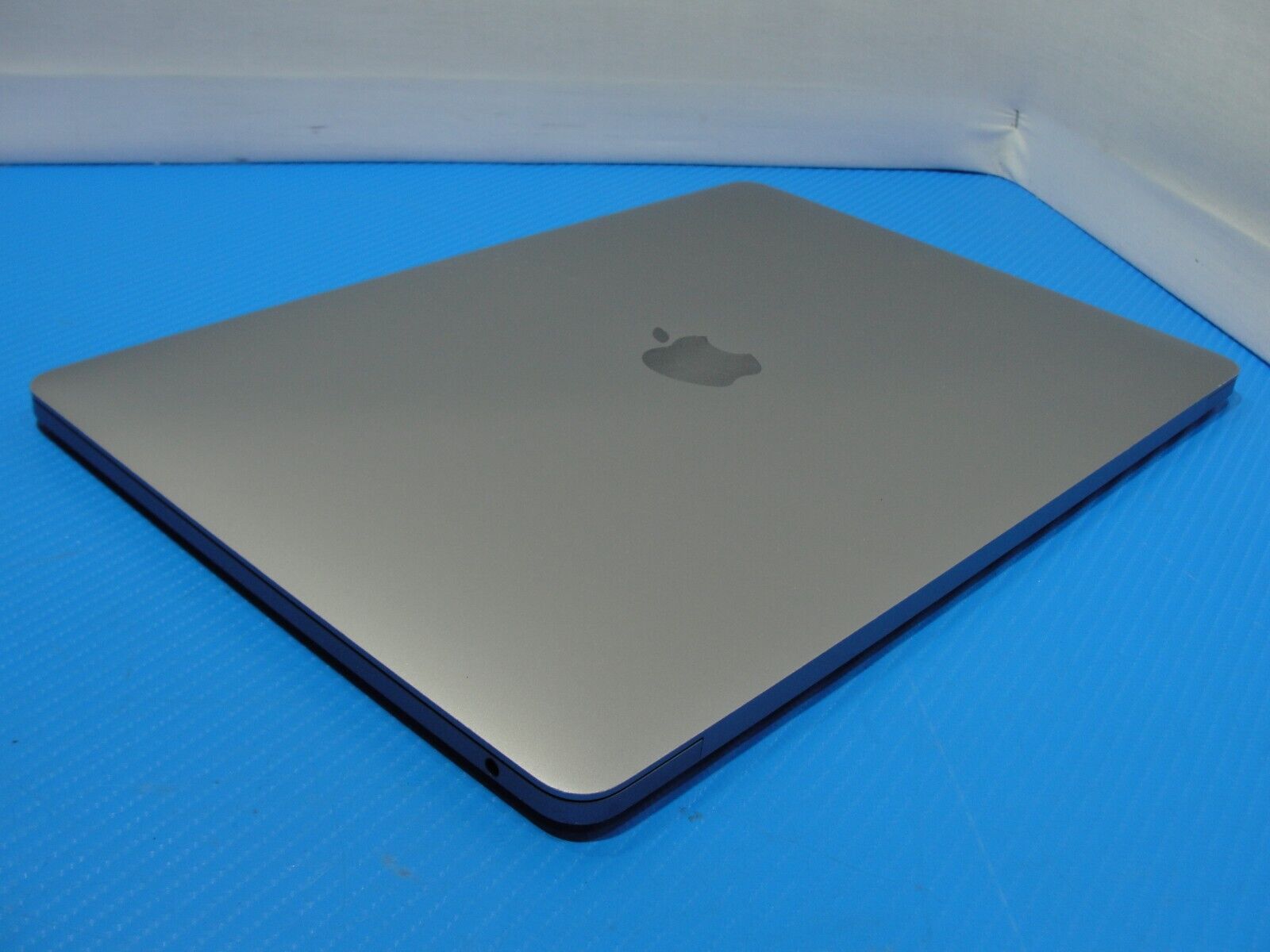 20 cycles Apple Macbook Pro 13