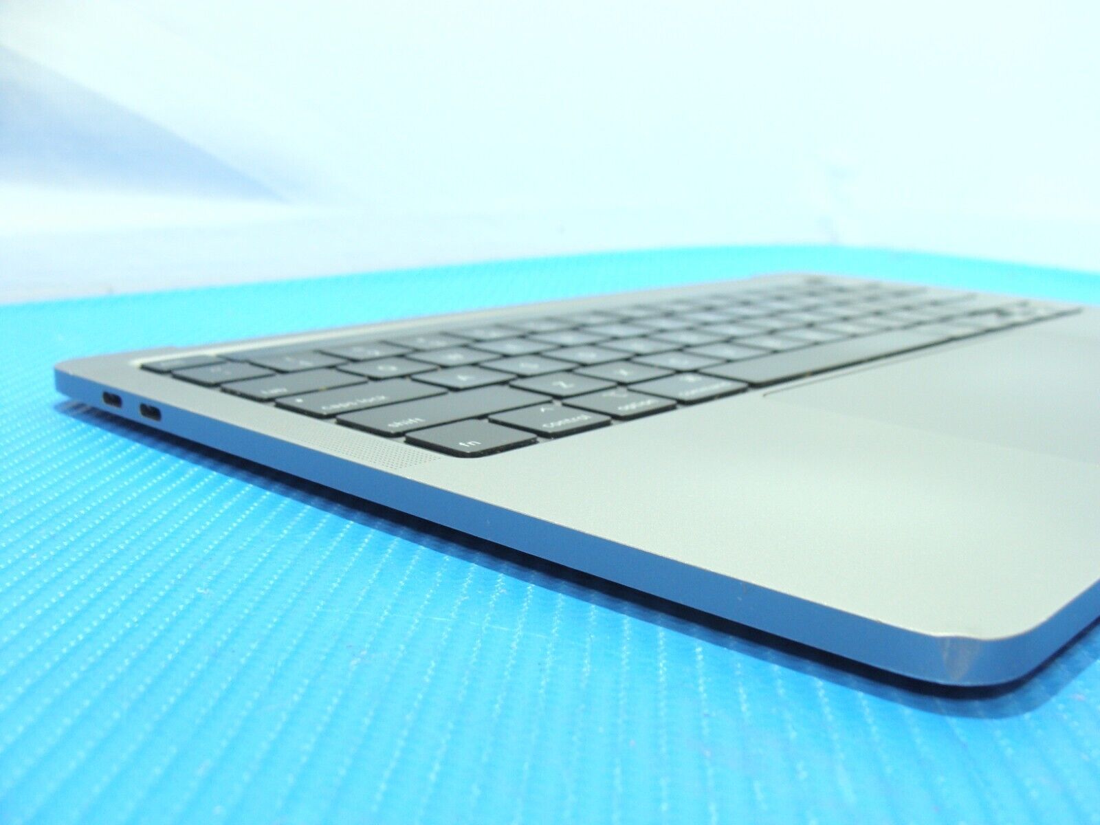 MacBook Pro A2251 13