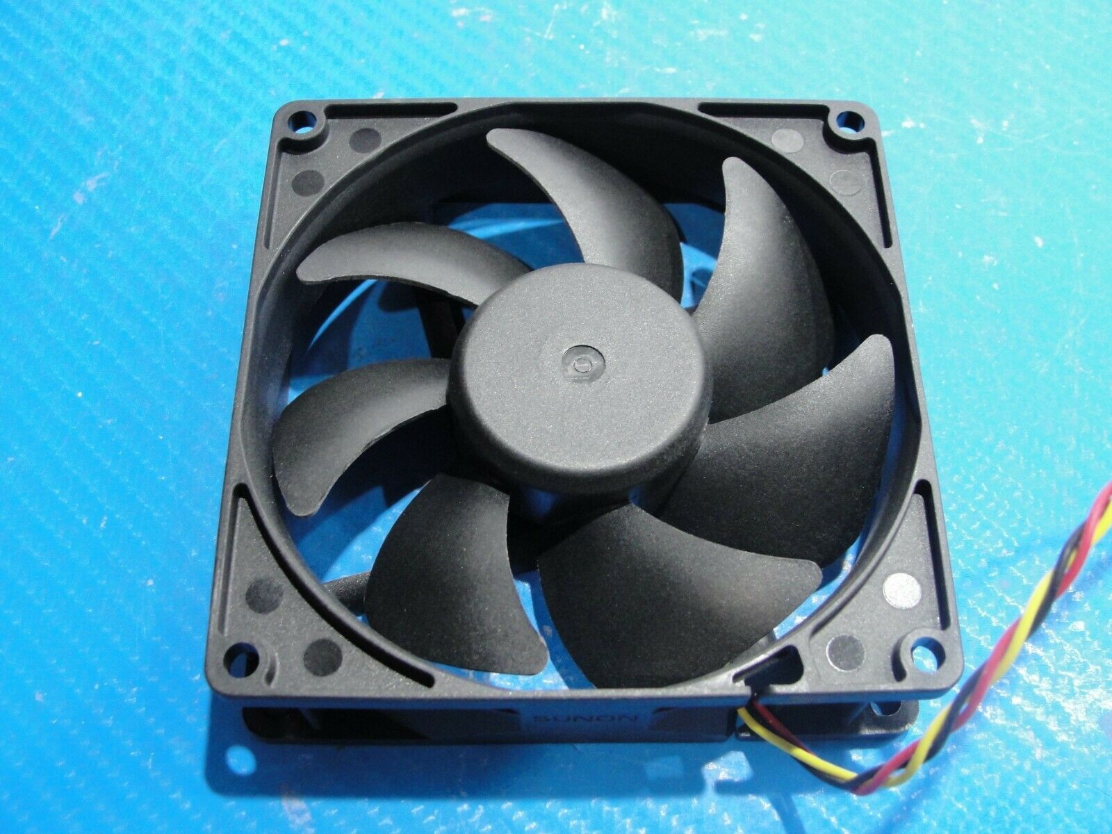 Dell XPS 8700 Genuine Desktop CPU Cooling Fan RKC55 Dell