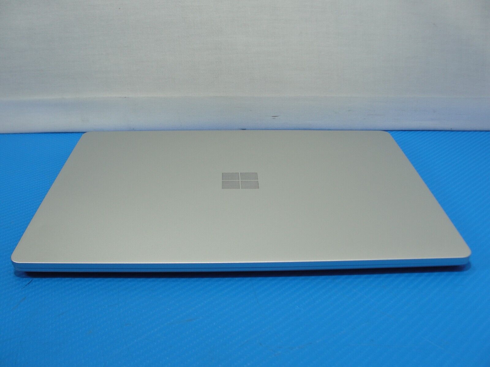 Microsoft Surface Laptop Go 1943 12.4