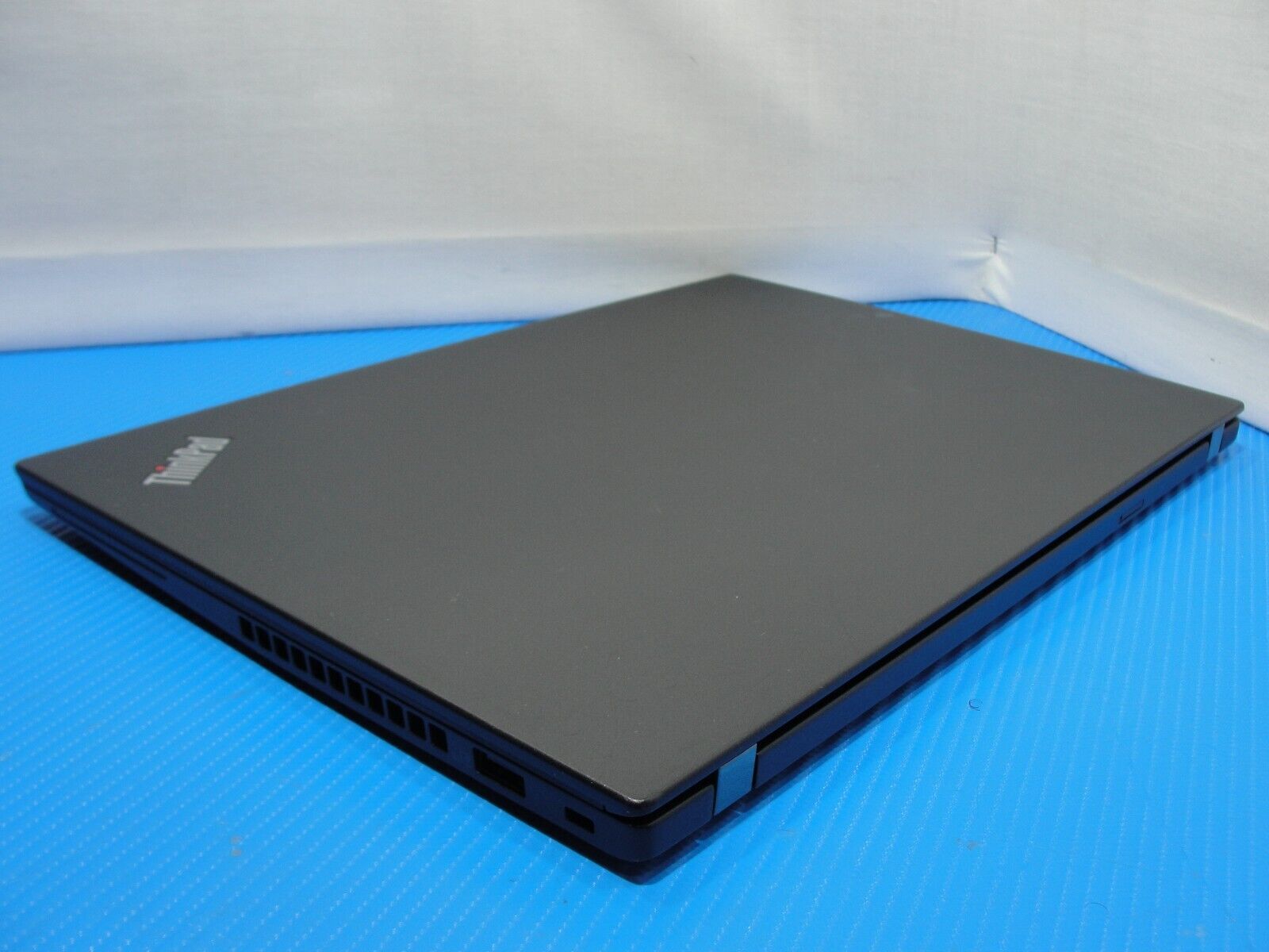 Lenovo ThinkPad T490s 14