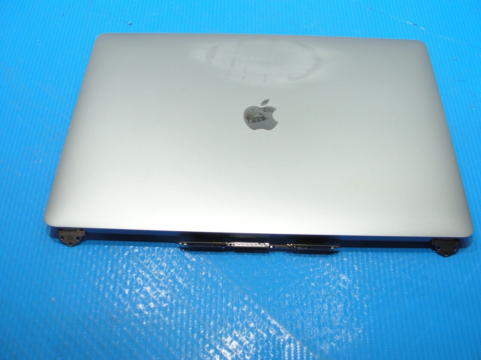 MacBook Pro A1990 15