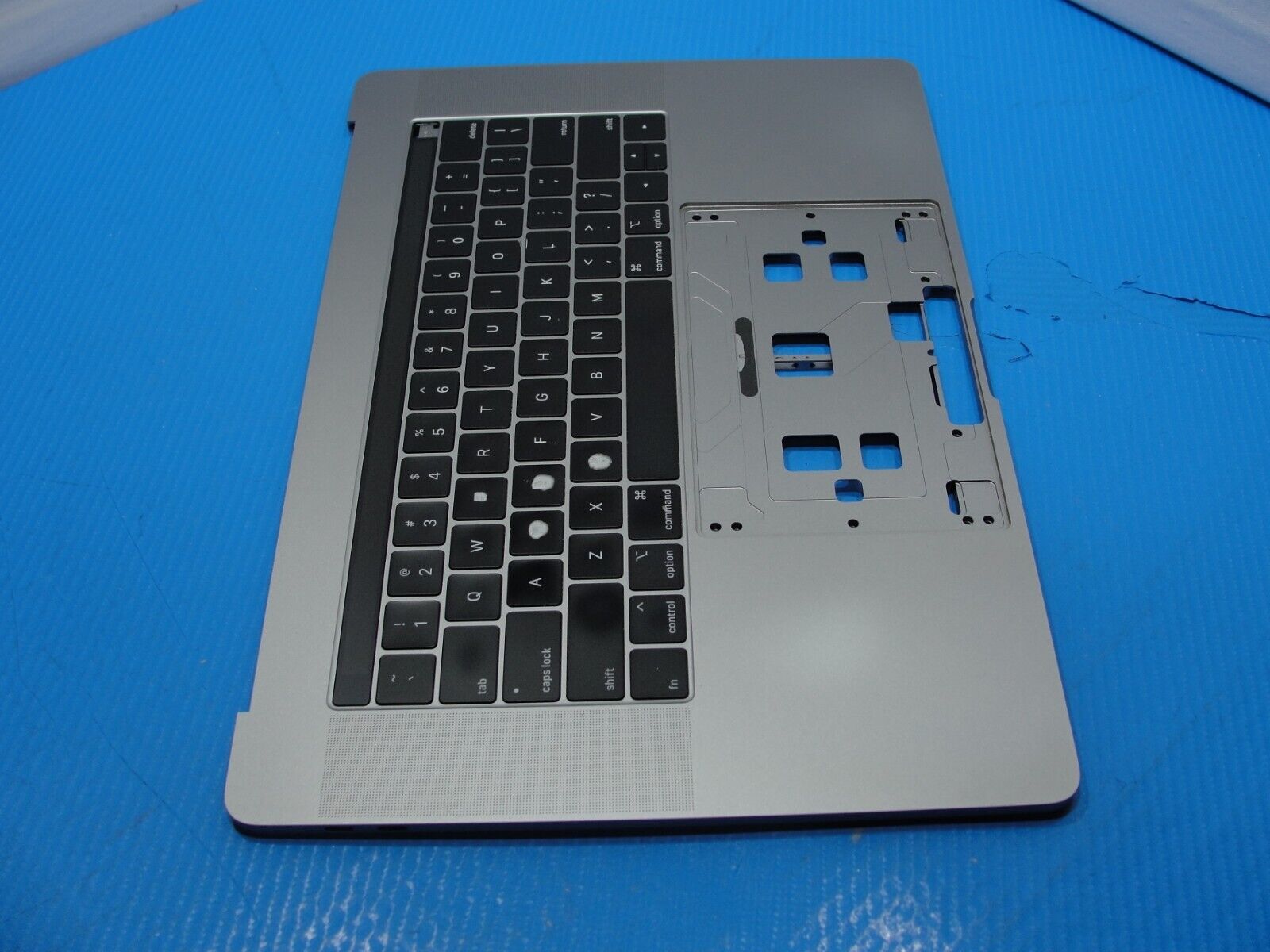 MacBook Pro A1990 15