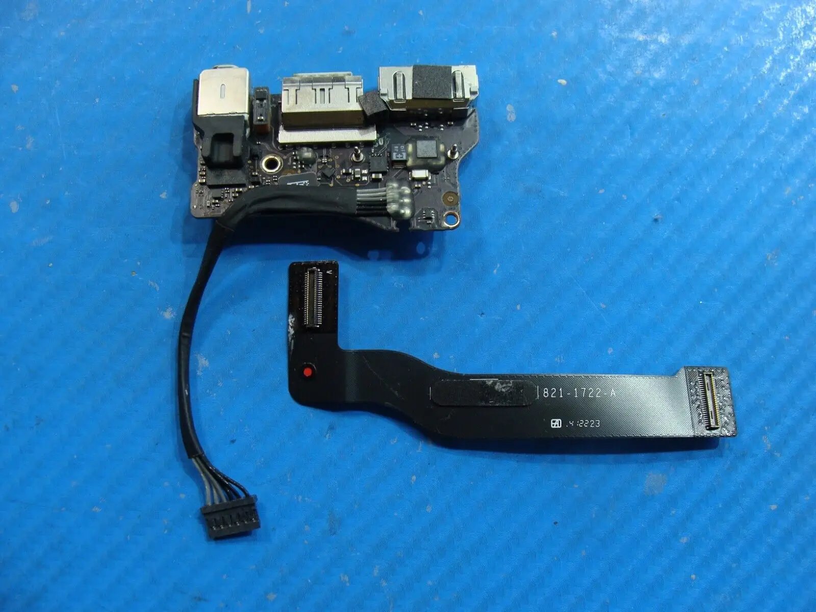 MacBook Air 13 A1466 Early 2014 MD760LL/B Left I/O Assembly 923-0439 821-1722-A