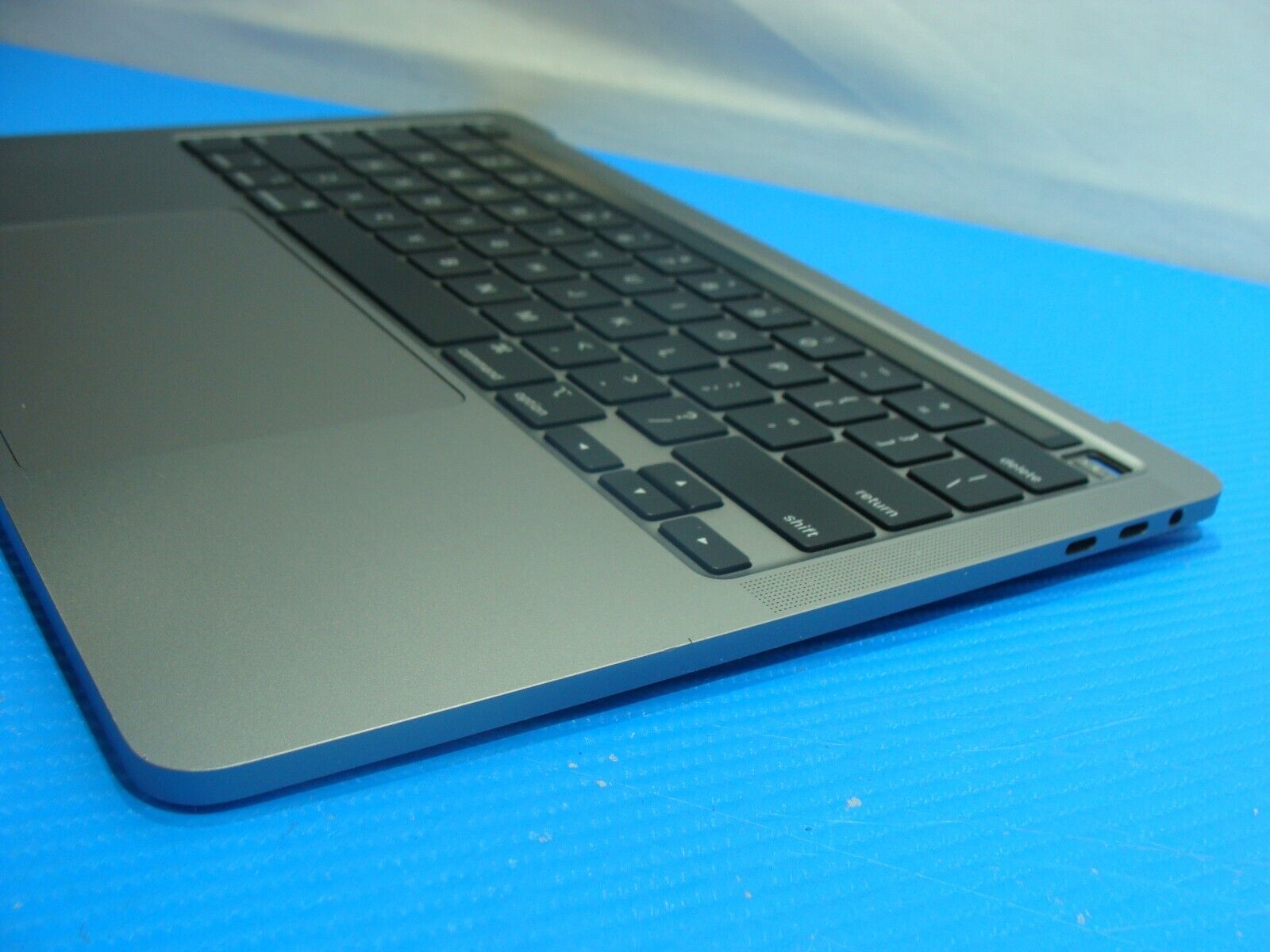 MacBook Pro A2251 13