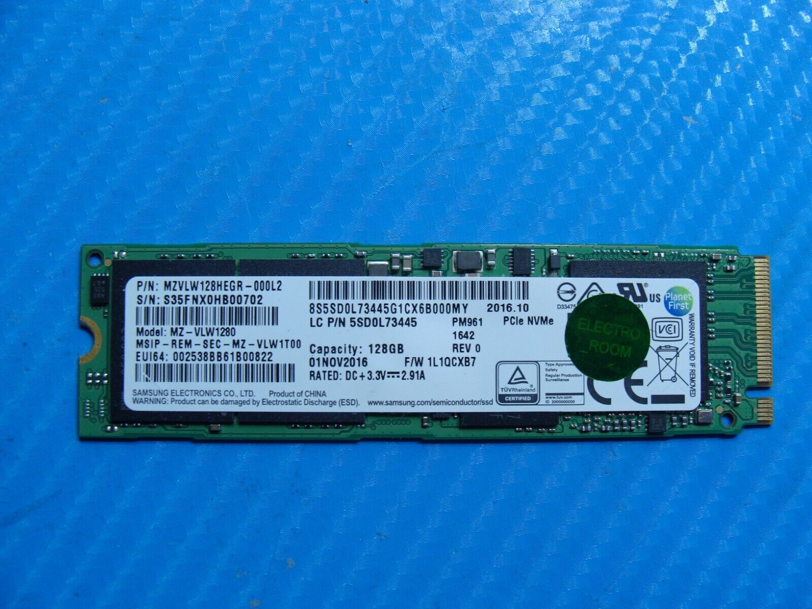 Lenovo IdeaPad Y700 Samsung 128GB NVMe Solid State Drive MZVLW128HEGR-000L2