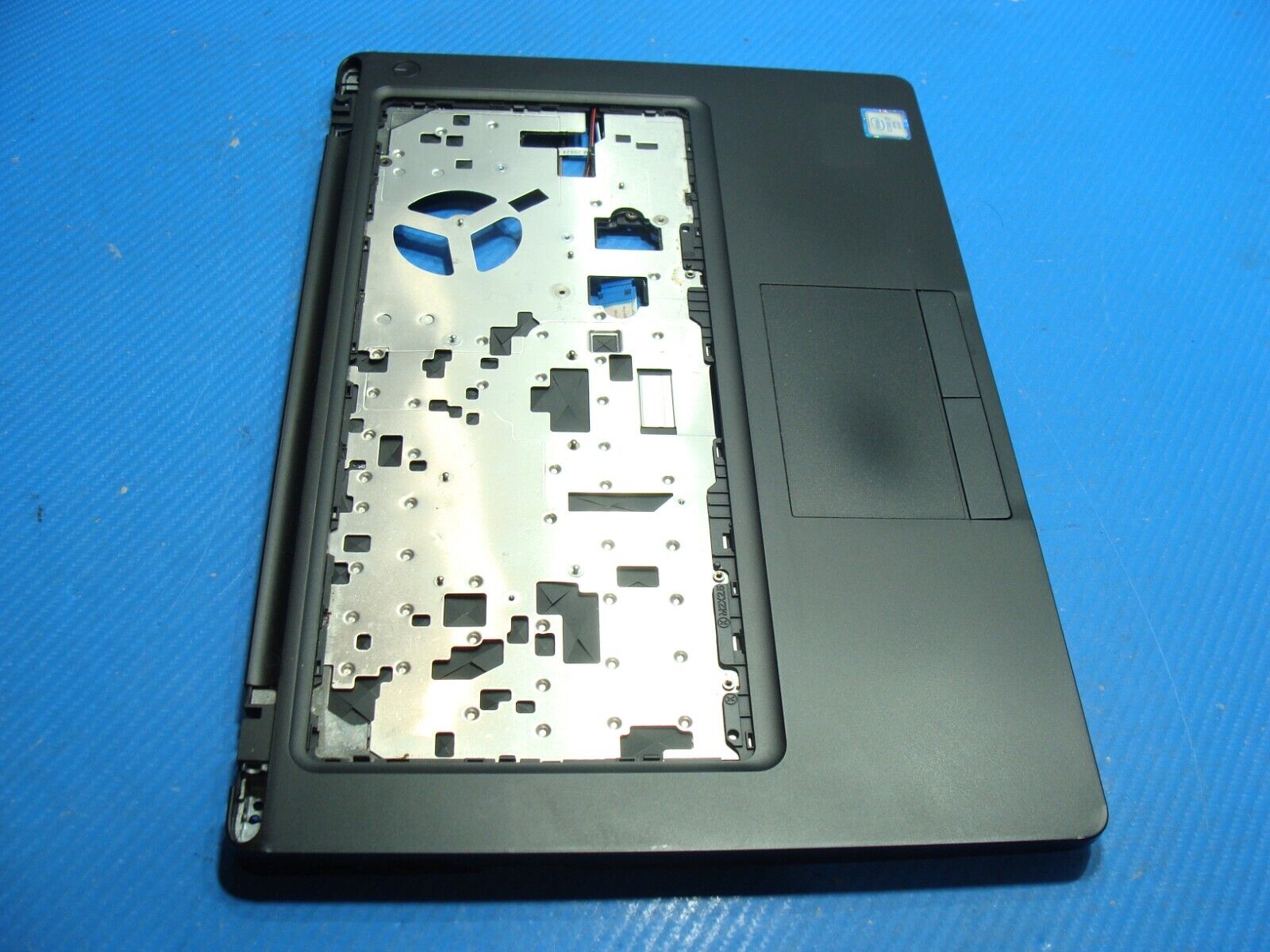 Dell Latitude 14” 5480 OEM Palmrest w/TouchPad Middle Frame CN2T6 AP1SD000200