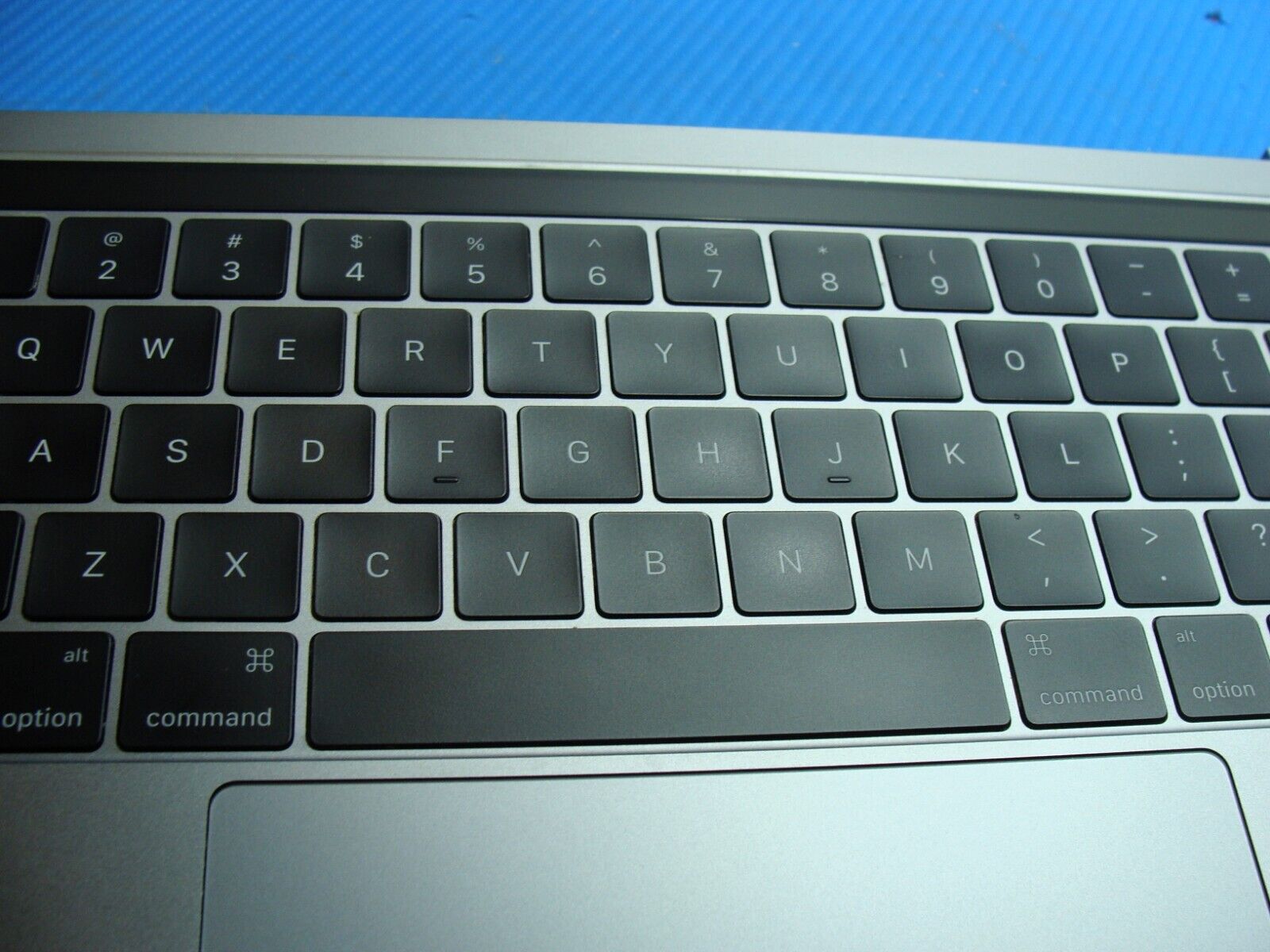 MacBook Pro A1706 2016 MLH12LL/A 13