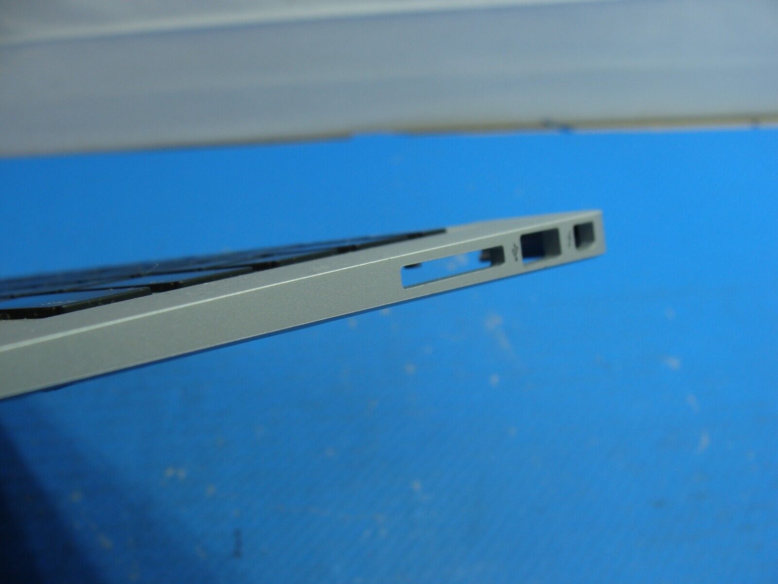 MacBook Air A1466 13 2015 MJVE2LL/A Top Case w/Trackpad Keyboard 661-7480