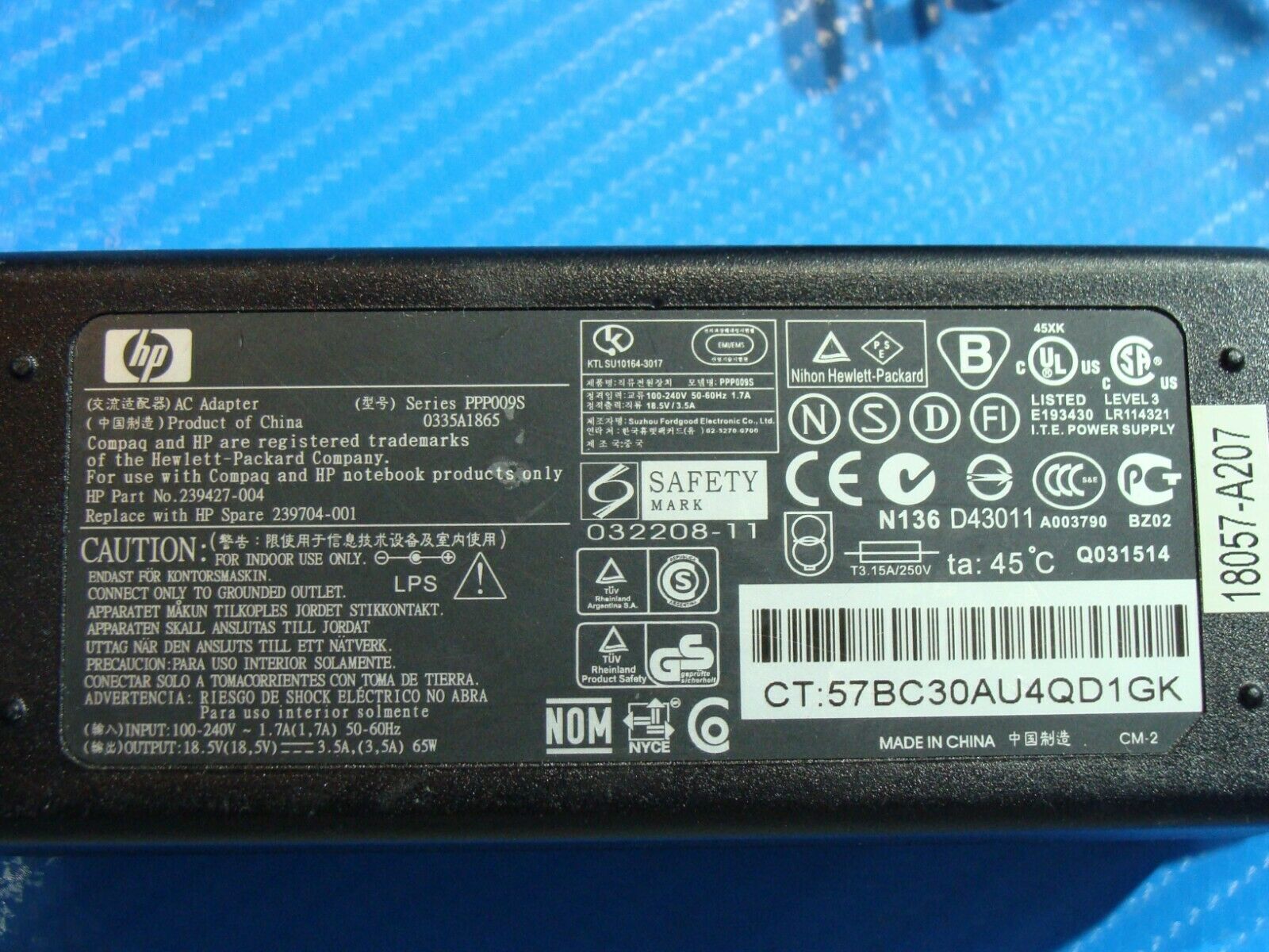 Genuine HP AC Power Adapter Charger 65w P/N 239427-004 18.5V 3.5A 