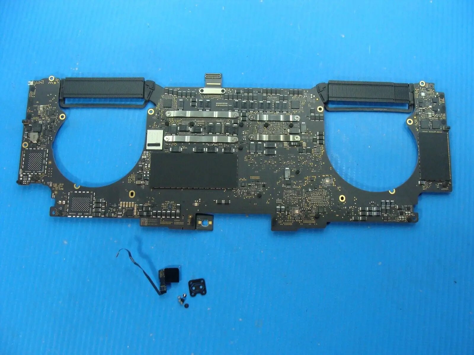 MacBook Pro A1990 MV902LL i7 2.6GHz 16GB 256GB 555X Logic Board 661-12871 AS IS