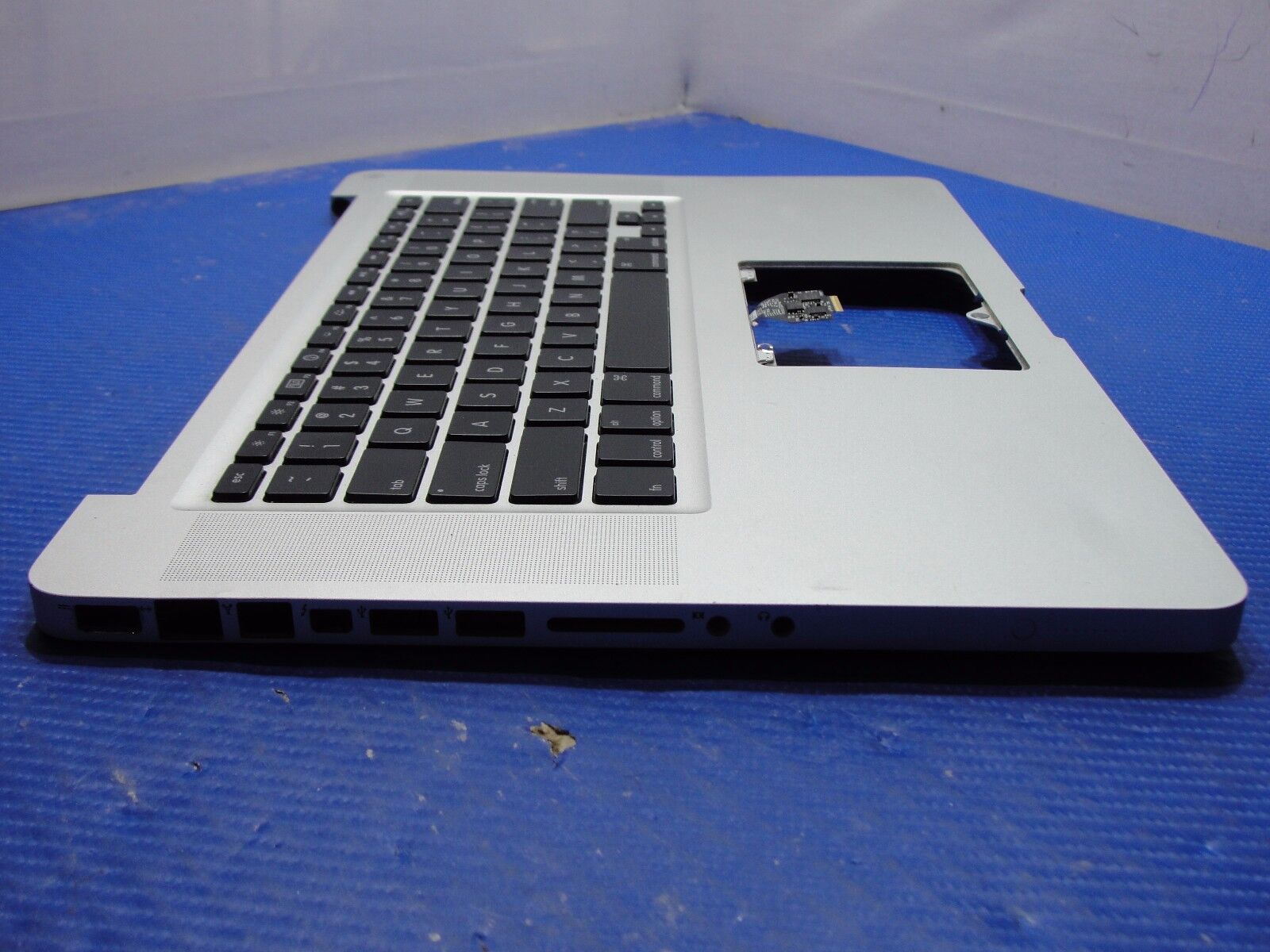 MacBook Pro 15 A1286 Early 2011 MC723LL/A OEM Top Case w/Keyboard 661-4948