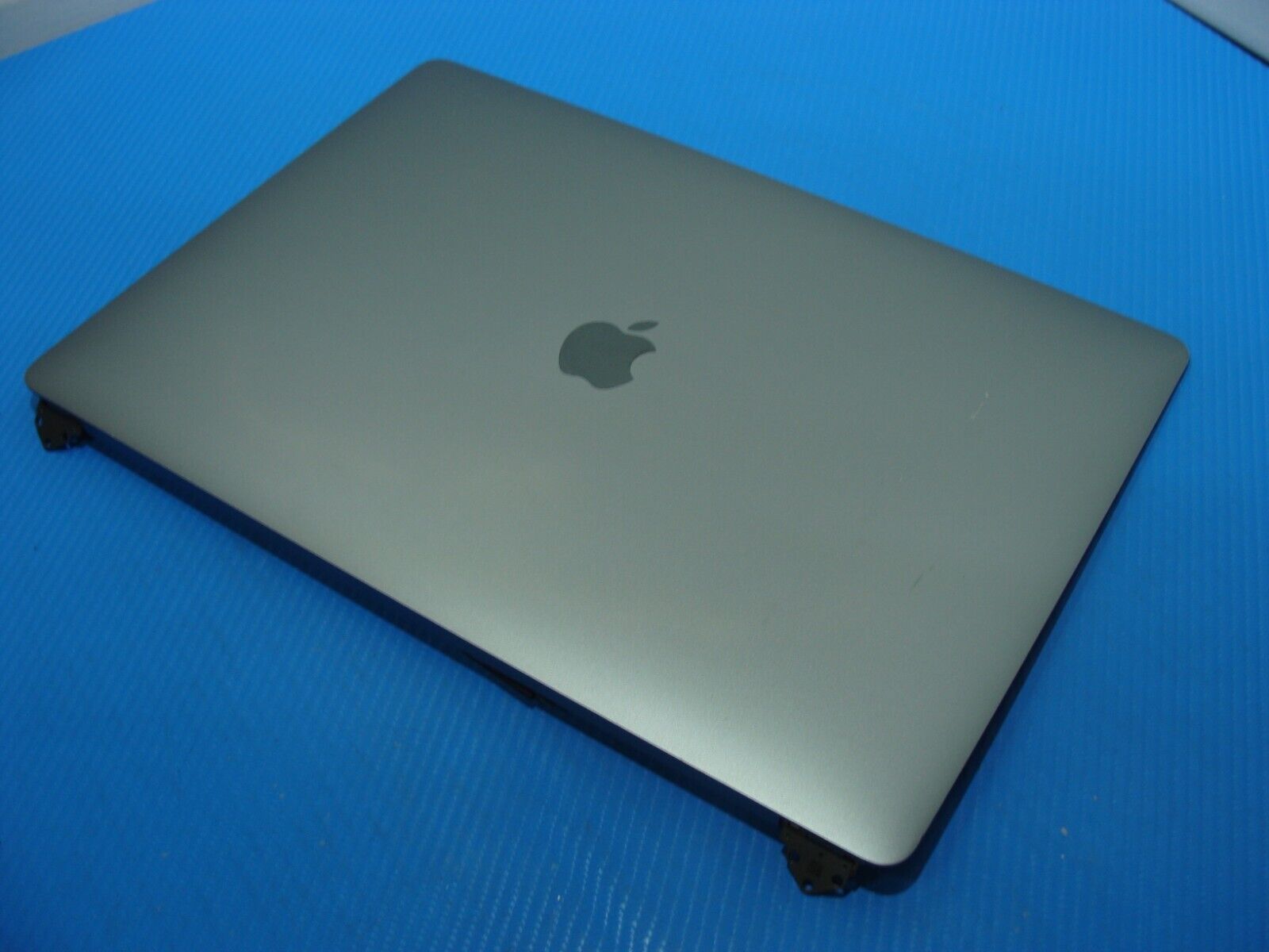 MacBook Pro A1990 15