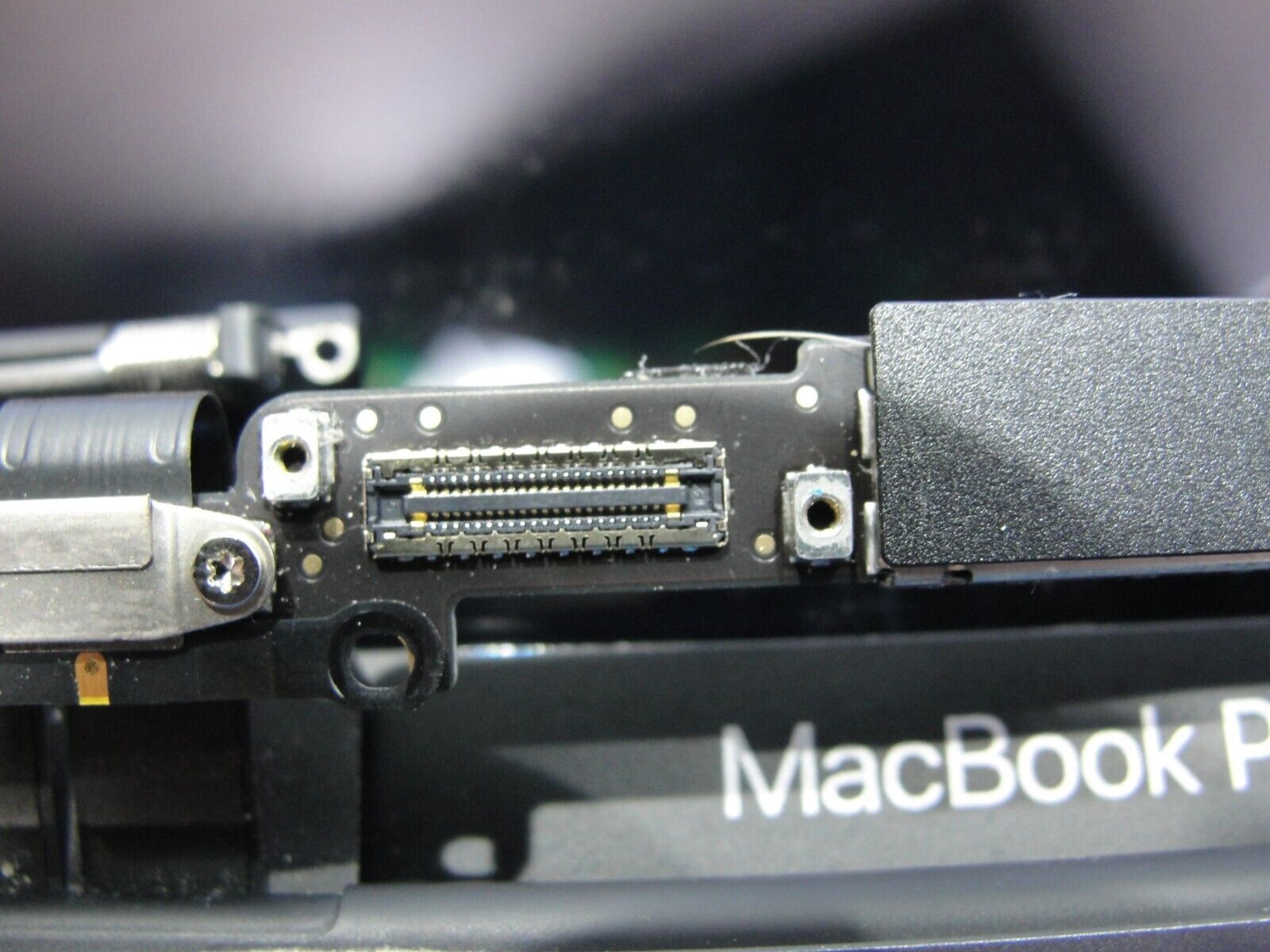 MacBook Pro A2289 13