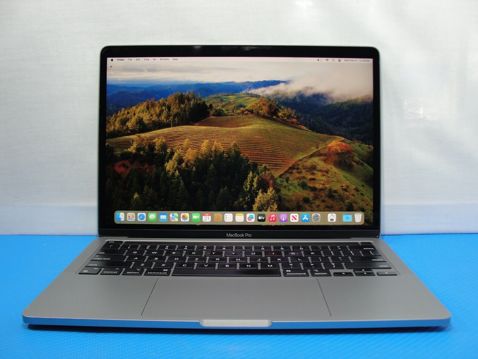 Apple MacBook Pro 13 2020 A2338 laptop M1 8 CPU/8 GPU 16GB 1TB SSD 86