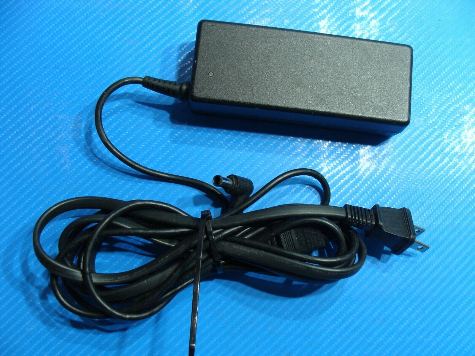 Genuine SONY AC Power Adapter Charger P/N VGP-AC19V37 ADP-75UB E 19.5V 3.9A 