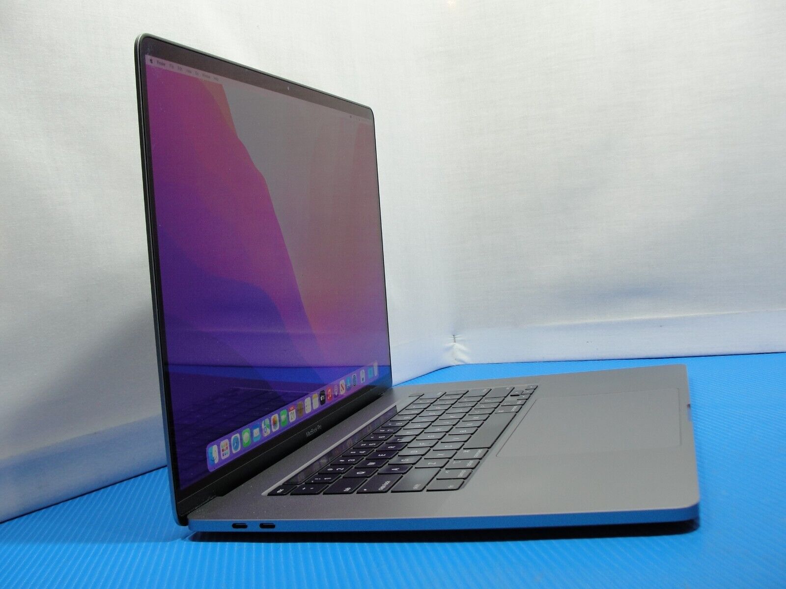 117 cycles Apple MacBook Pro 16 2019 A2141 i9-9980HK 1TB 64GB AMD Pro 5500M 8GB