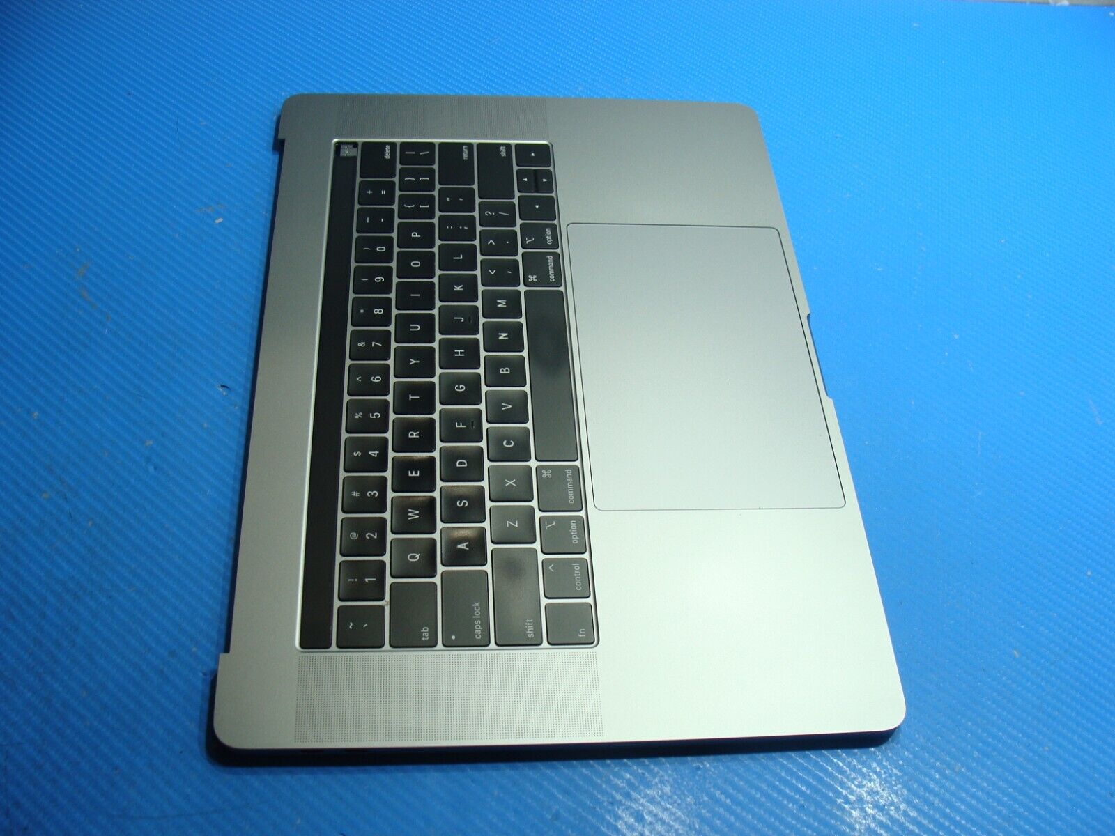 MacBook Pro A1990 15