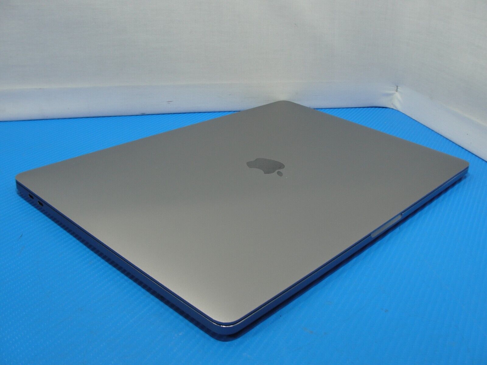 Apple MacBook Pro 16 2019 A2141 2.4GHz 8 Core i9-9980HK 16GB 1TB SSD 5500M 8GB