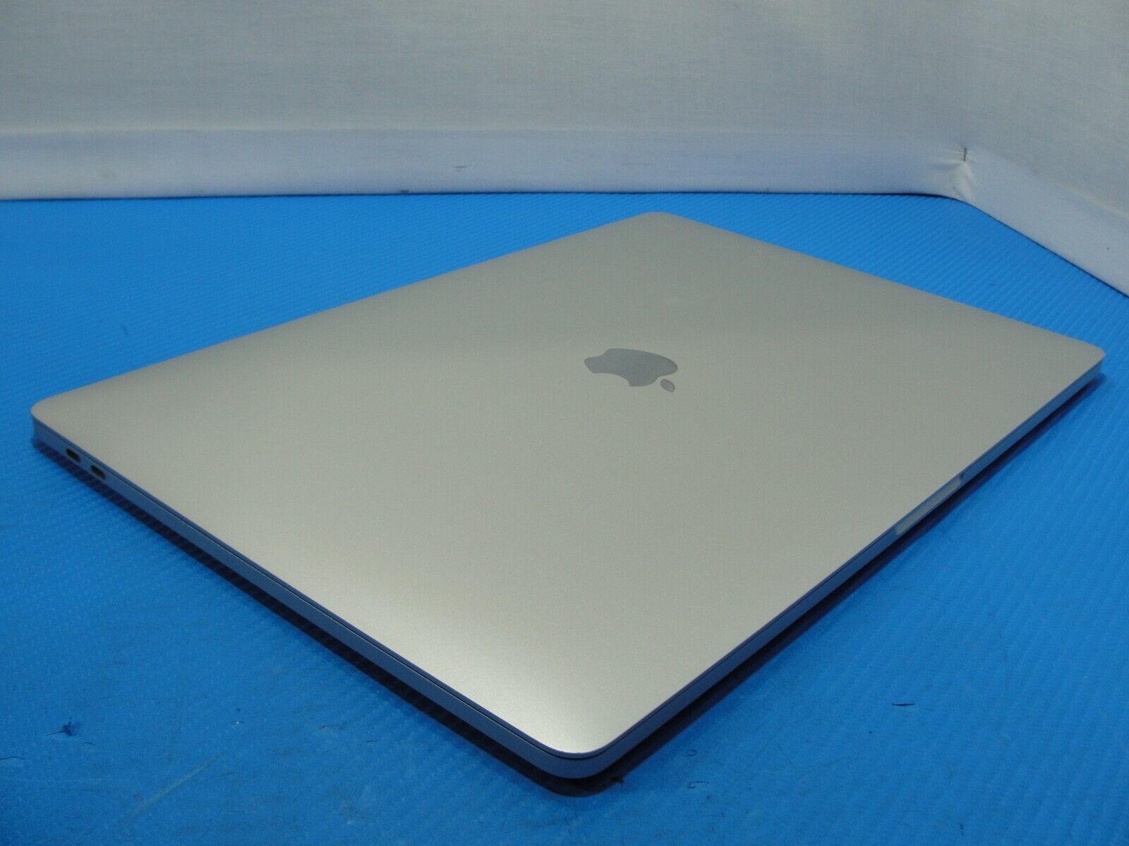 32 cycle Apple MacBook Pro 15 2019 A1990 i7-9750H 512GB SSD 32GB 555X MV902LL/A