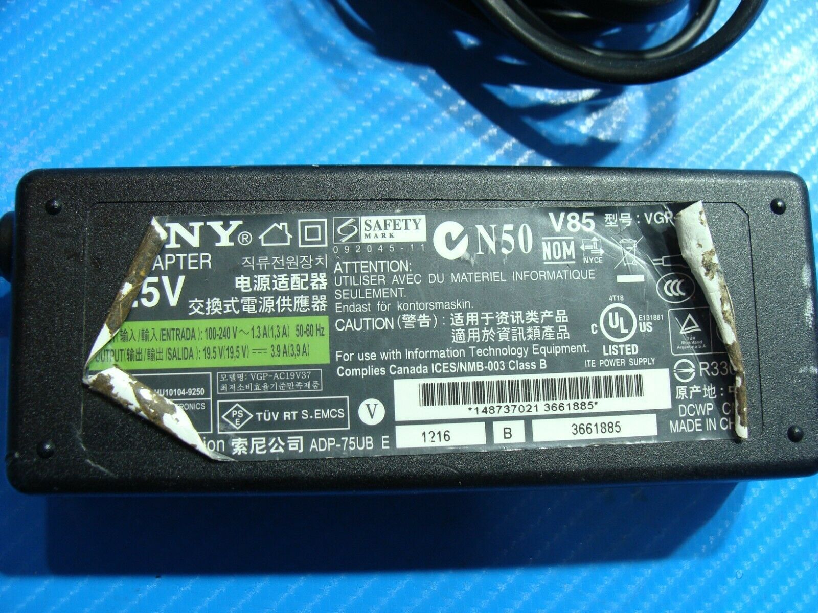 Genuine SONY AC Power Adapter Charger P/N VGP-AC19V37 ADP-75UB E 19.5V 3.9A 