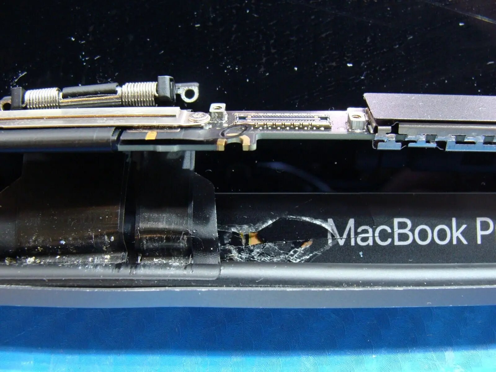 MacBook Pro A2251 13