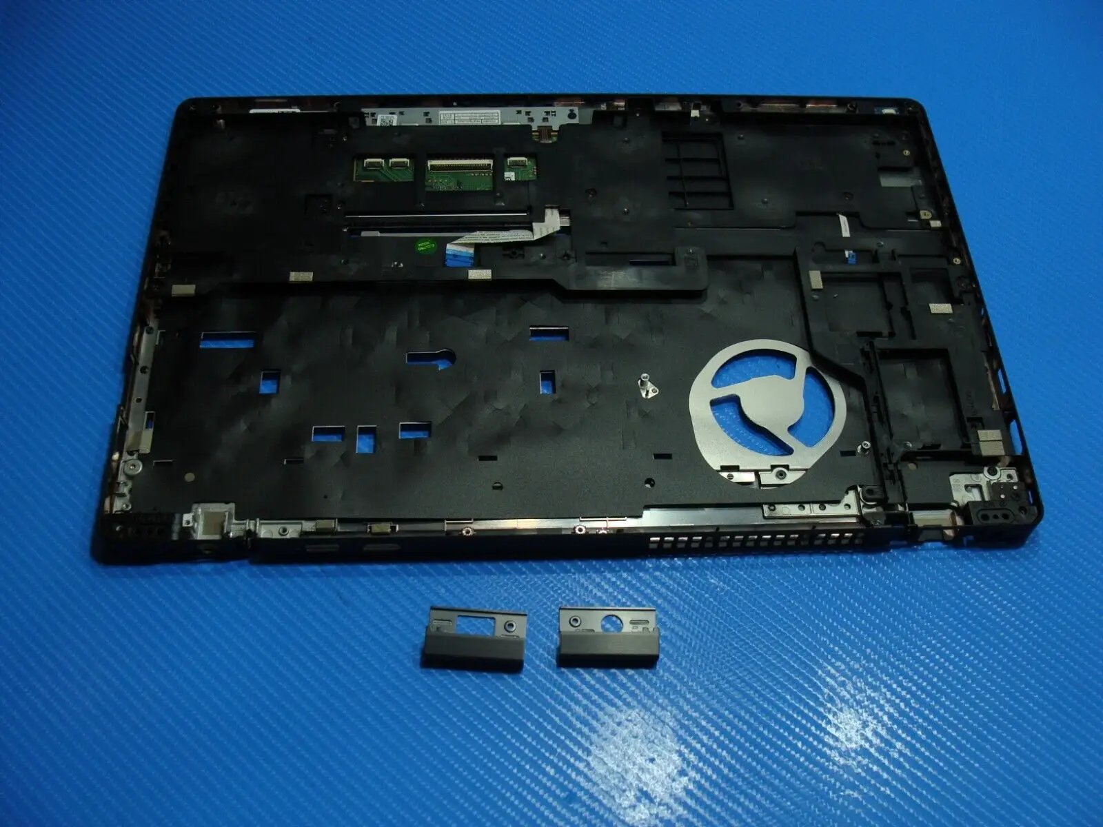 Dell Latitude 5580 15.6 Genuine Palmrest w/Touchpad & Hinge Cover A166U1