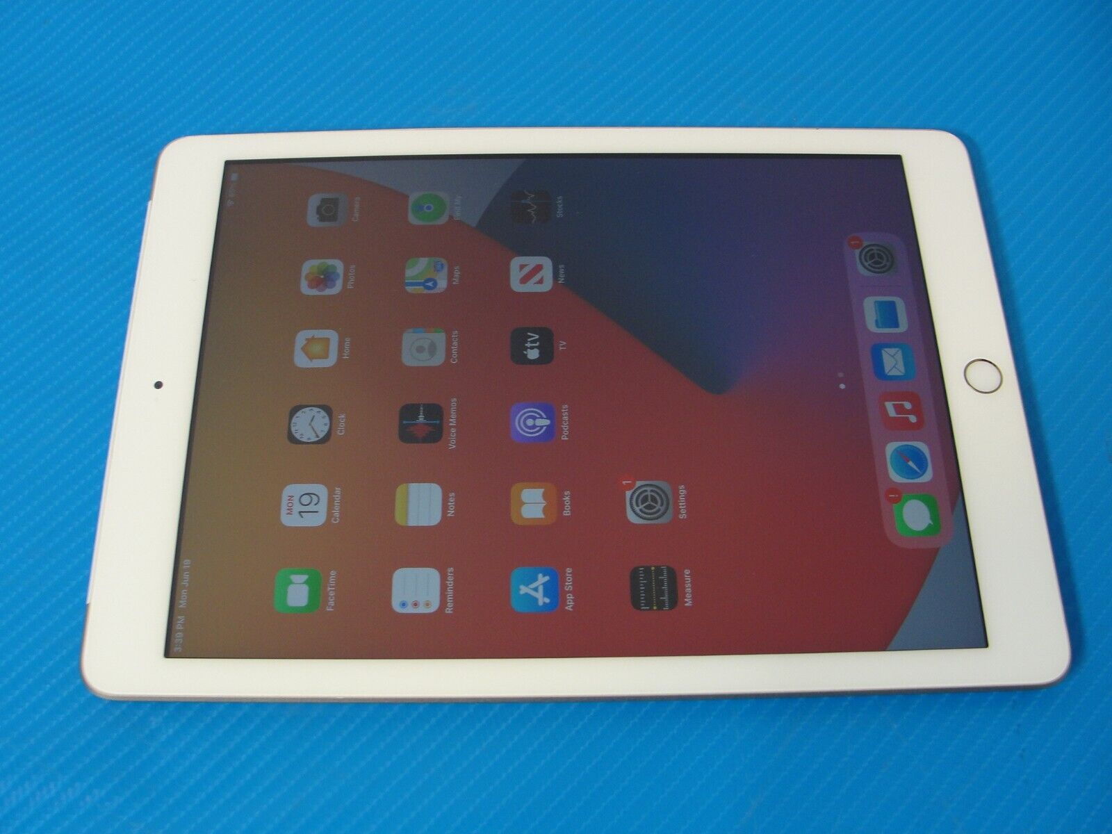 Apple iPad 5th Gen 9.7'' 32GB A1823 WiFi 4G LTE AT&T Tablet GOLD