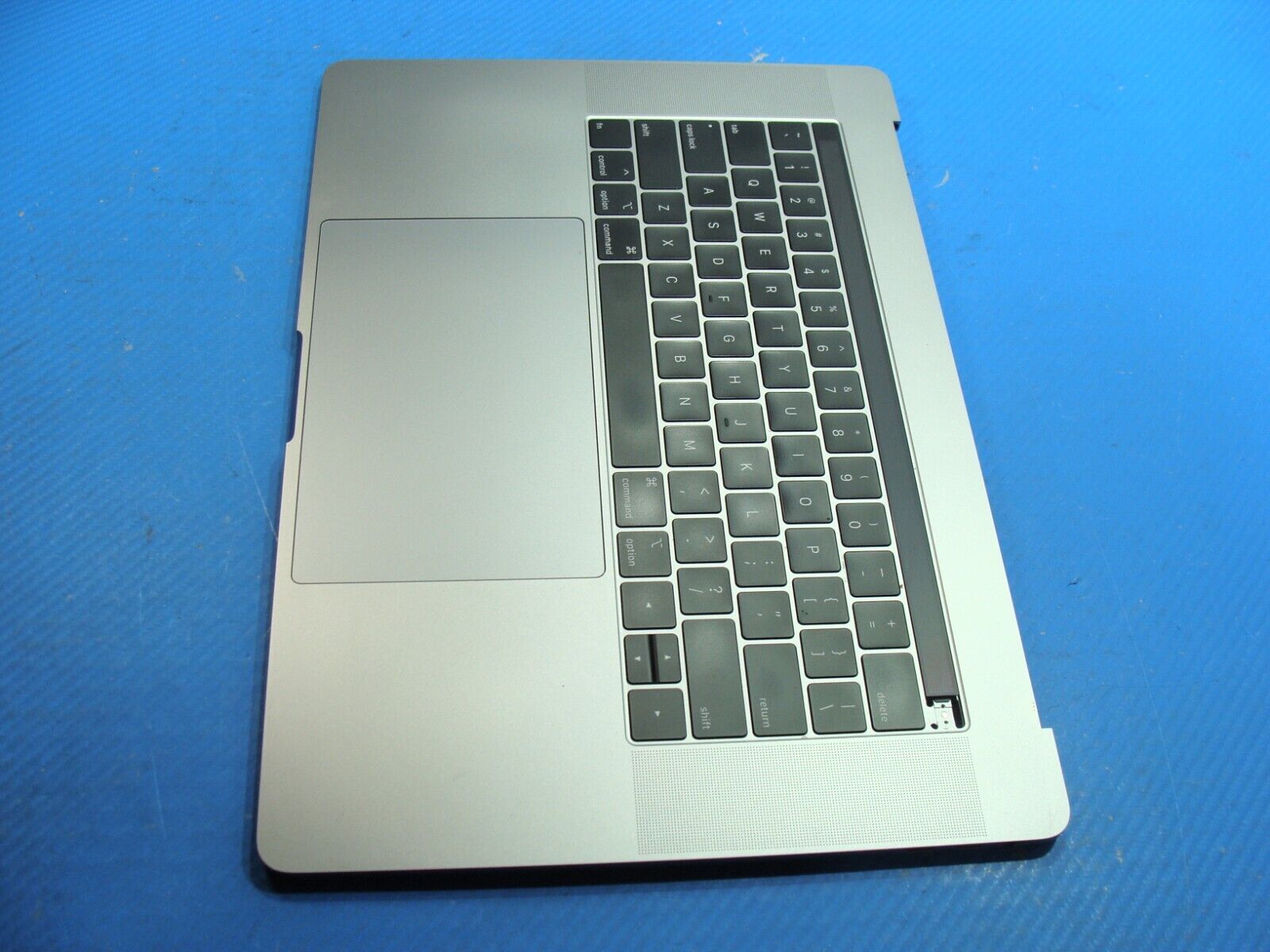 MacBook Pro A1990 15