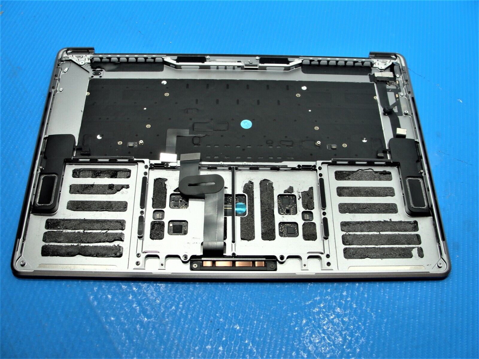 MacBook Pro A1990 15