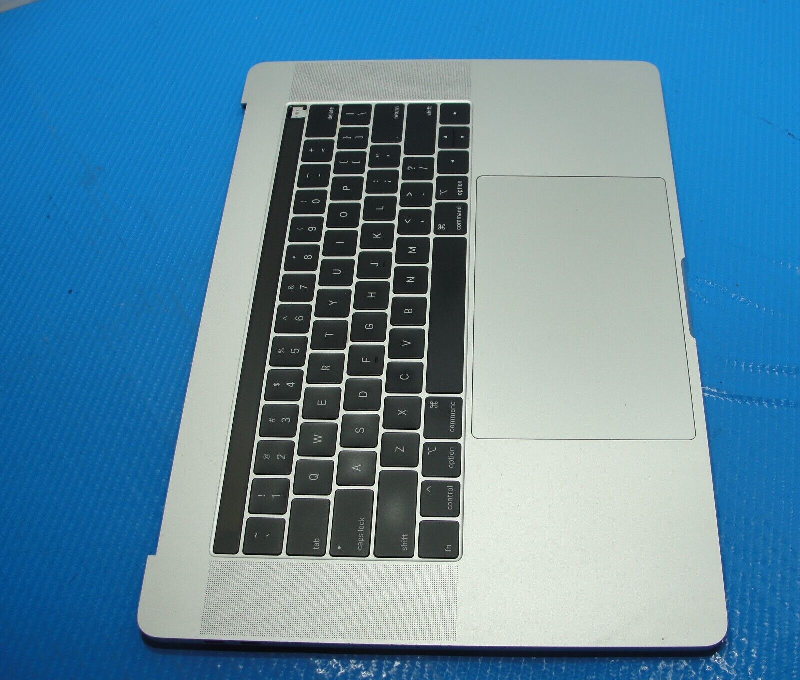 MacBook Pro A1990 15