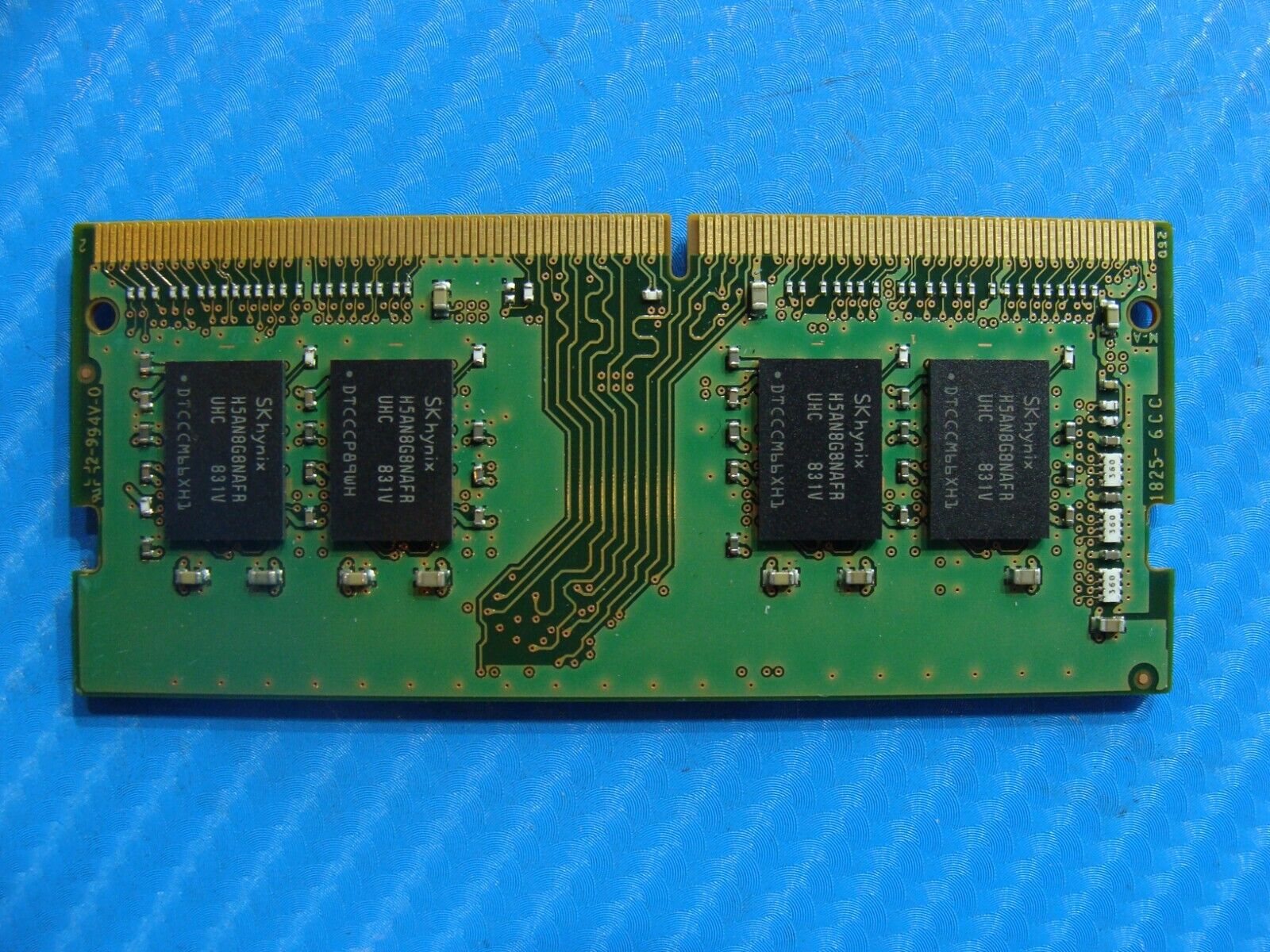 Dell 15 5570 SK Hynix 8GB 1Rx8 PC4-2400T Memory RAM SO-DIMM HMA81GS6AFR8N-UH