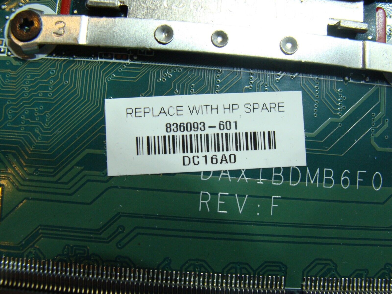 HP Pavilion 15-an051dx 15.6