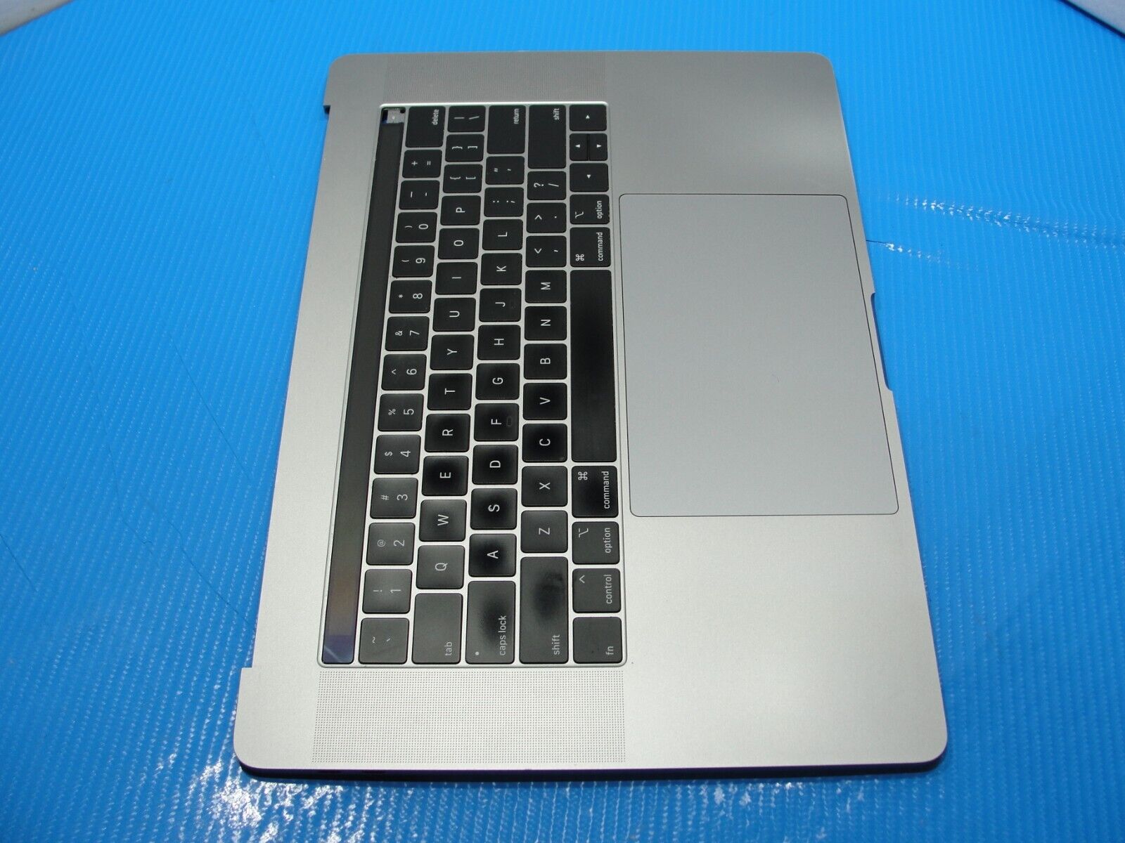 MacBook Pro A1990 15