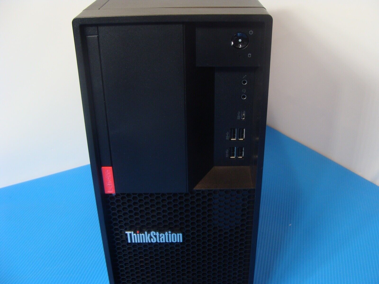 Powerful LENOVO THINKSTATION P330 Midtower CORE i7-8700K 3.7G 256GB SSD 32GB RAM