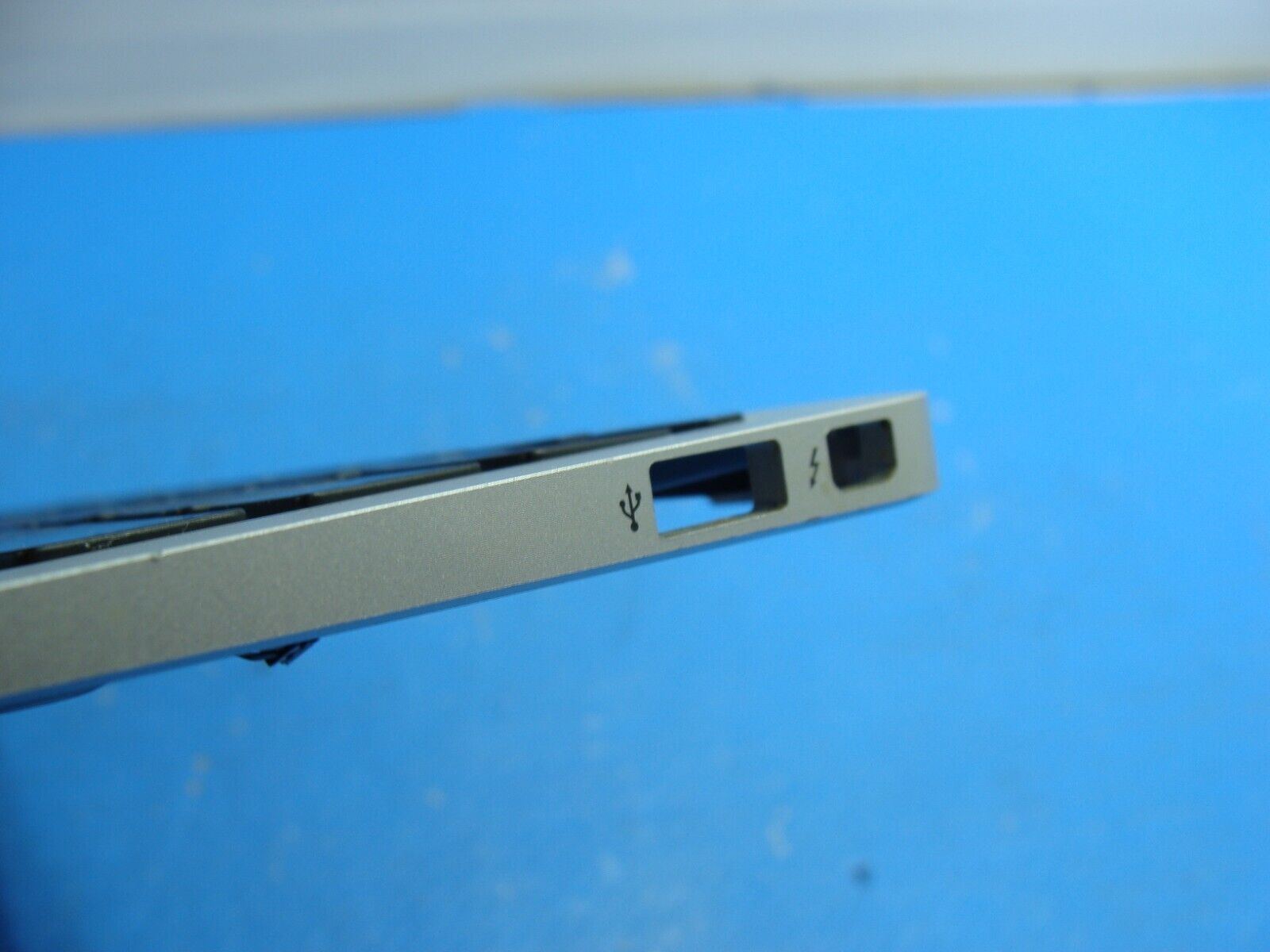 MacBook Air A1465 11 Mid 2013 MD711LL/A Top Case w/Trackpad Keyboard 661-7473