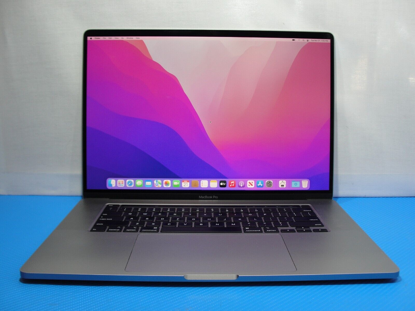 117 cycles Apple MacBook Pro 16 2019 A2141 i9-9980HK 1TB 64GB AMD Pro 5500M 8GB