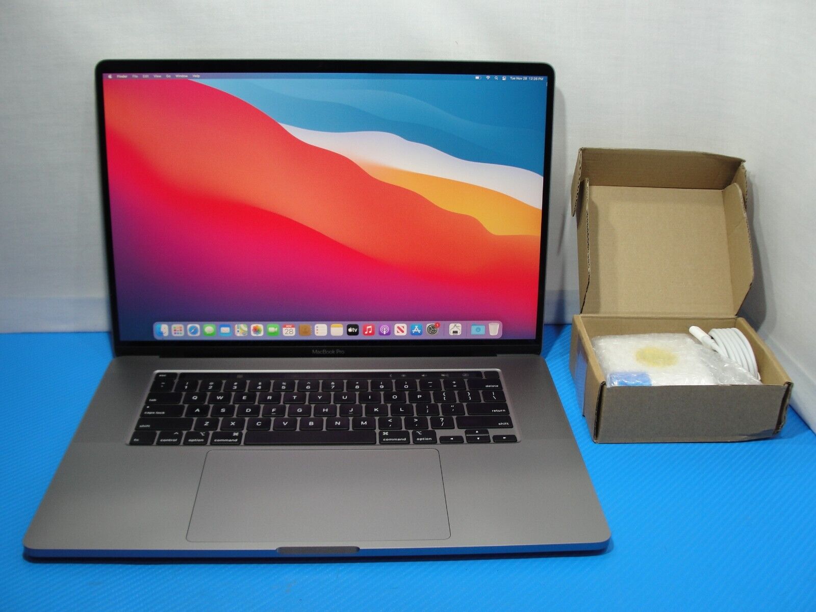 87 cycles Apple MacBook Pro 16 2019 A2141 Core i7-9 16GB 512GB Radeon Pro 5300M