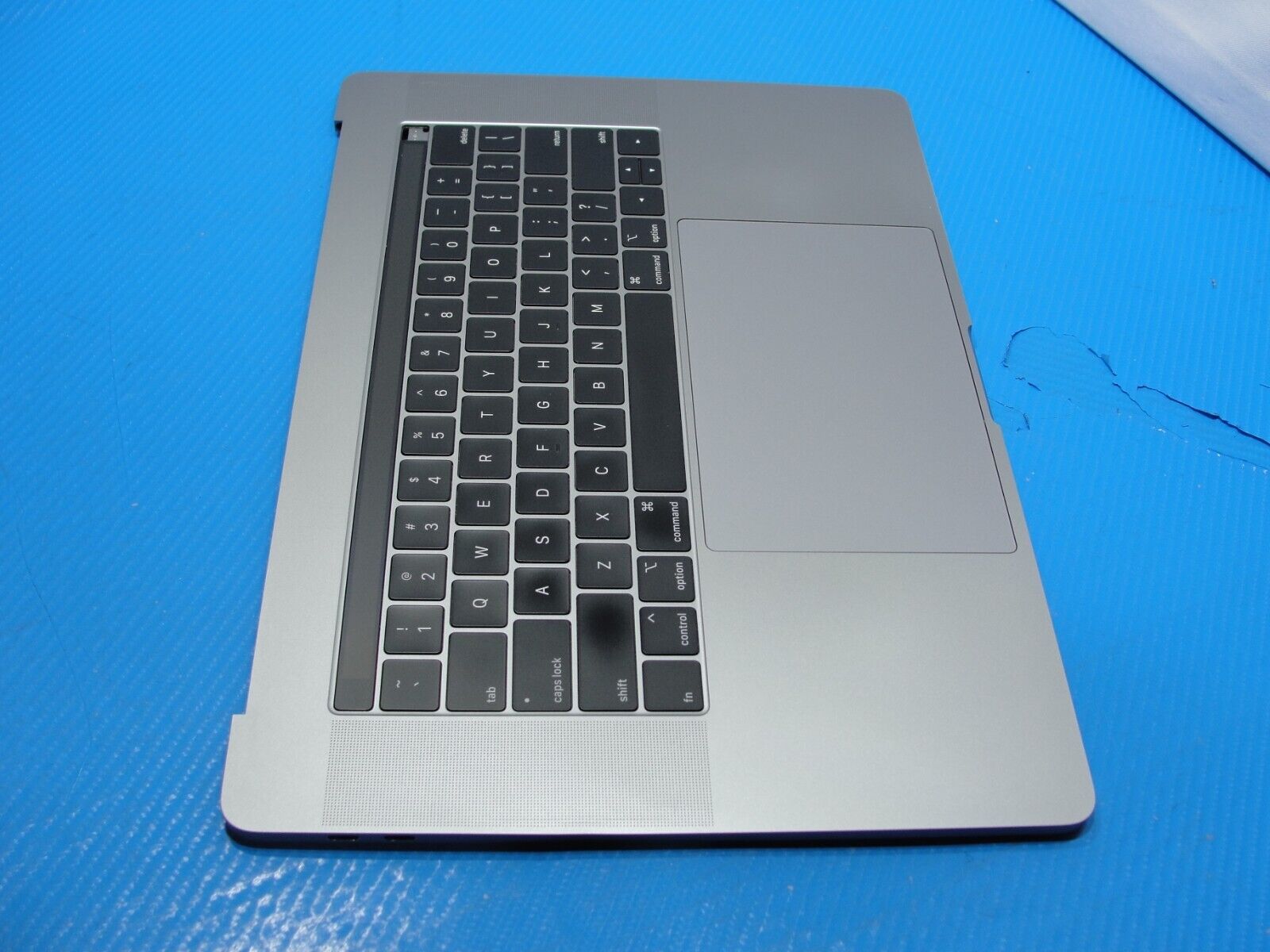 MacBook Pro A1990 15