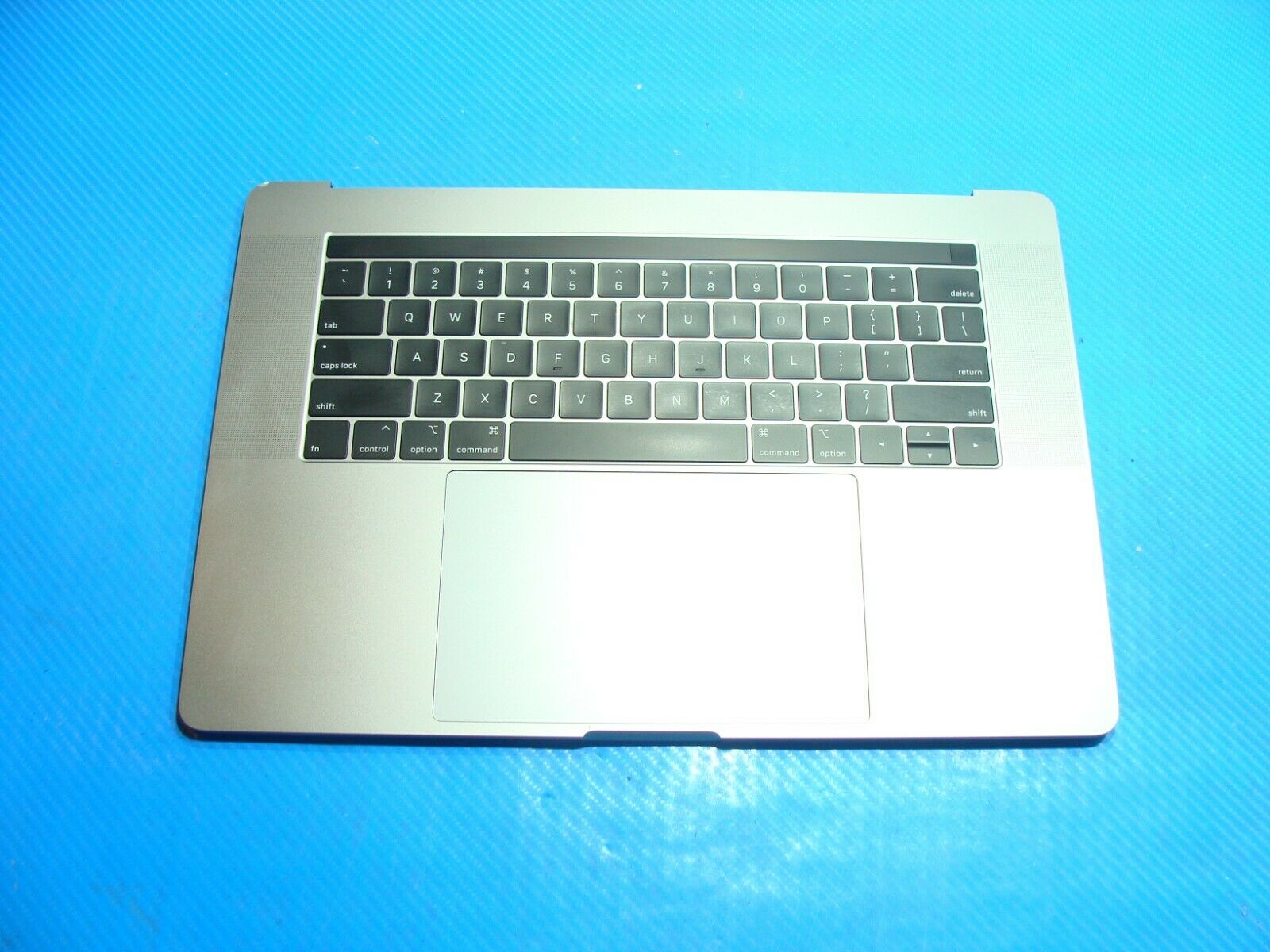 MacBook Pro A1990 15