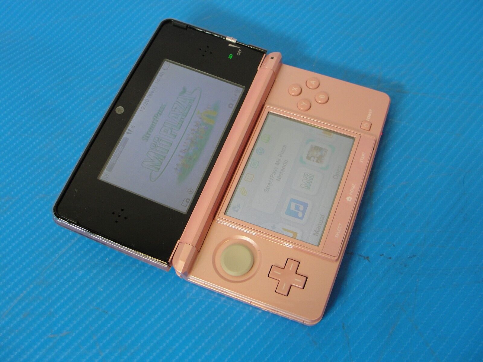 Nintendo 3DS Pink With Charger /Good Condition