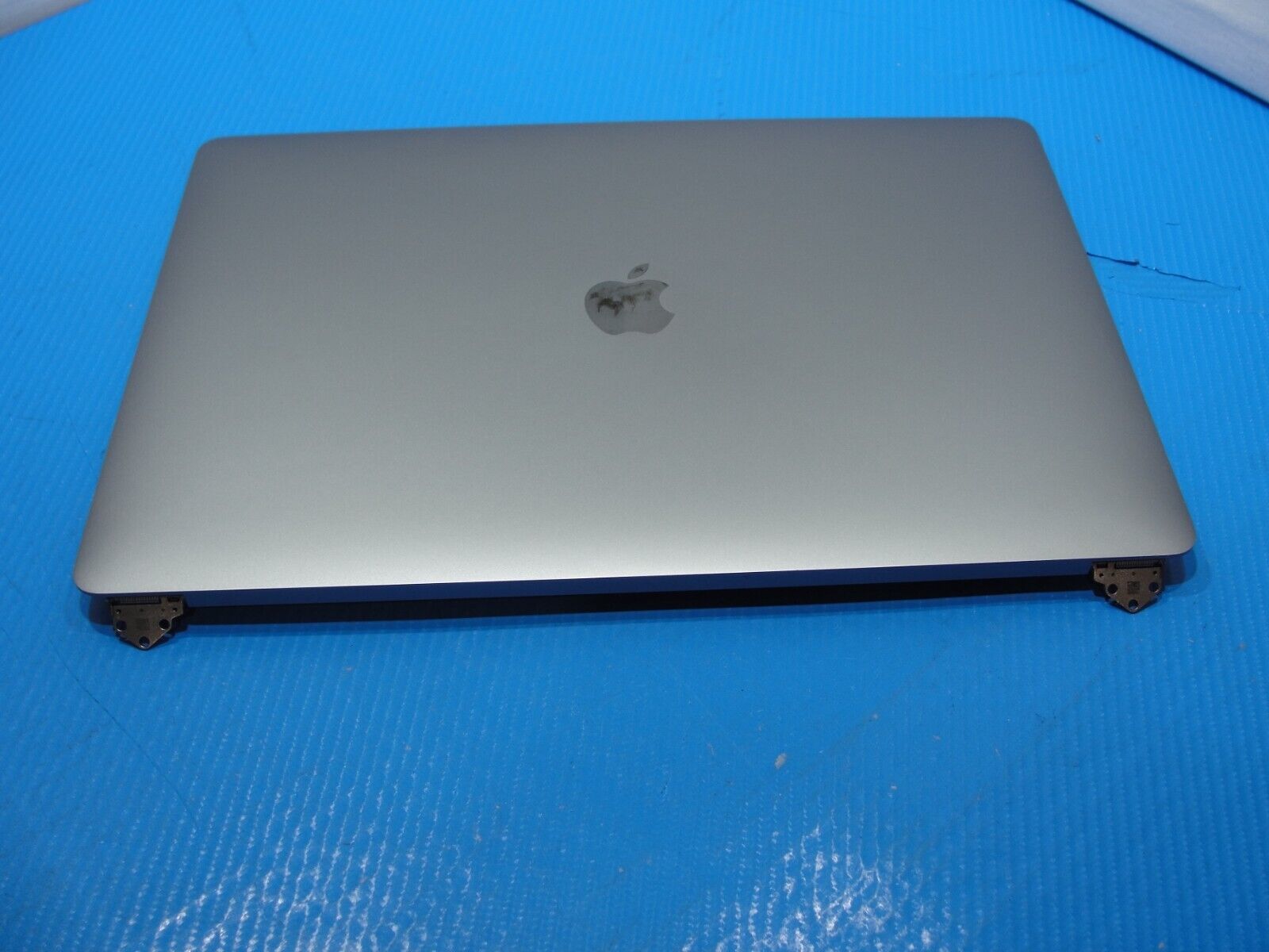 MacBook Pro A1990 15