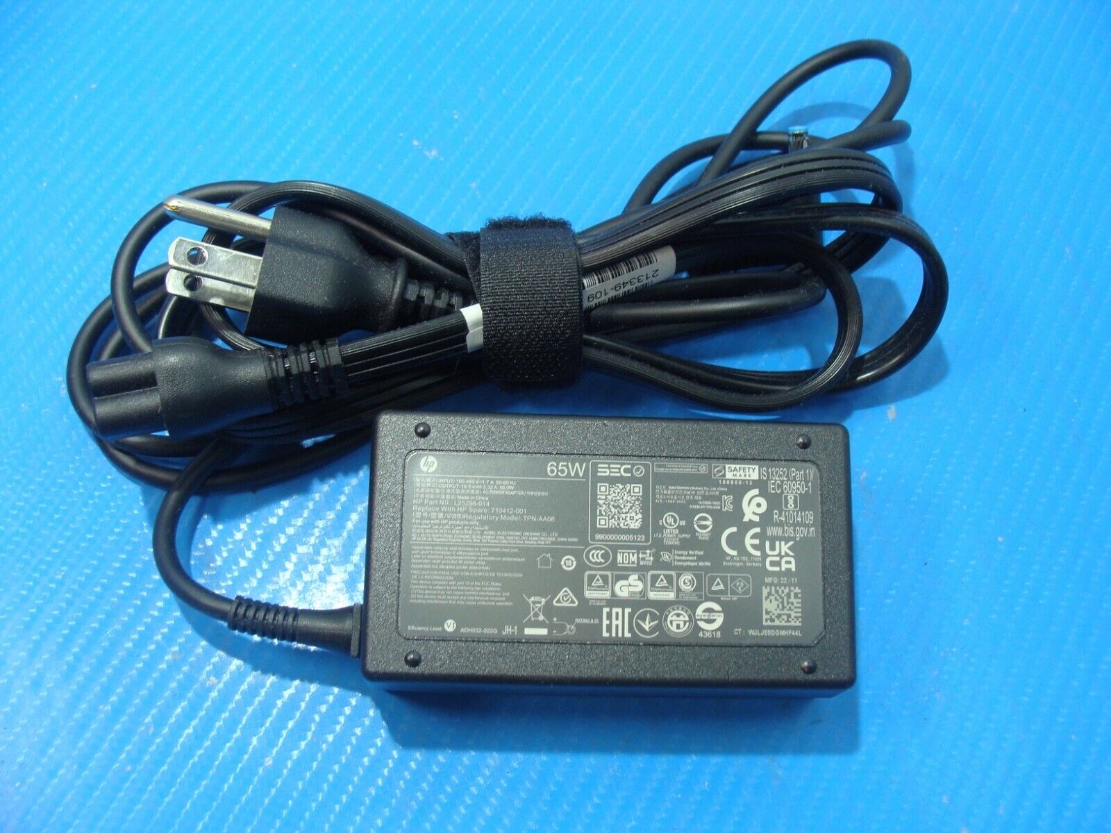 HP OEM AC Adapter Charger 65W 19.5V 3mm Tip 710412-001 L25298-014